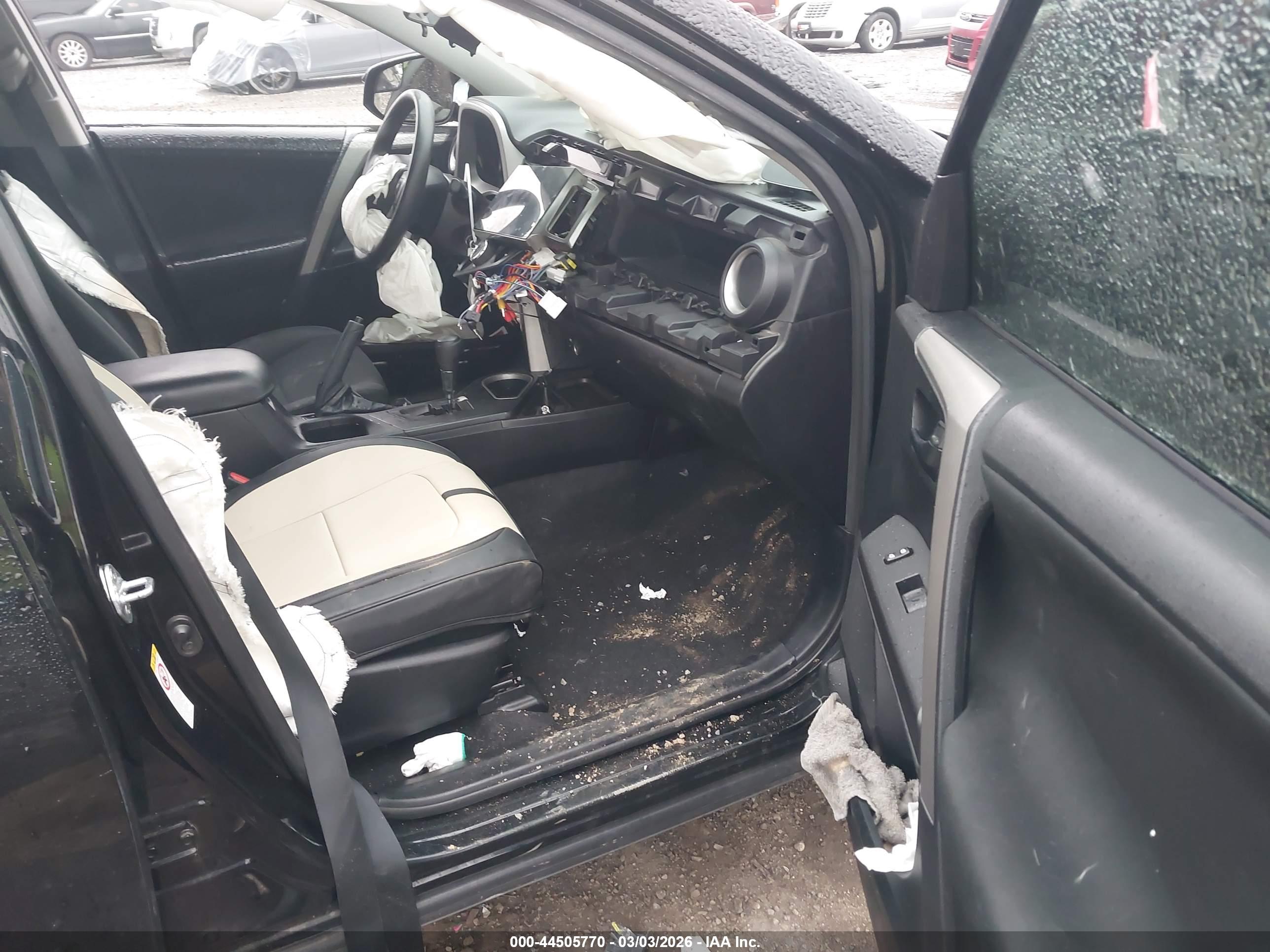TOYOTA RAV4 image 5
