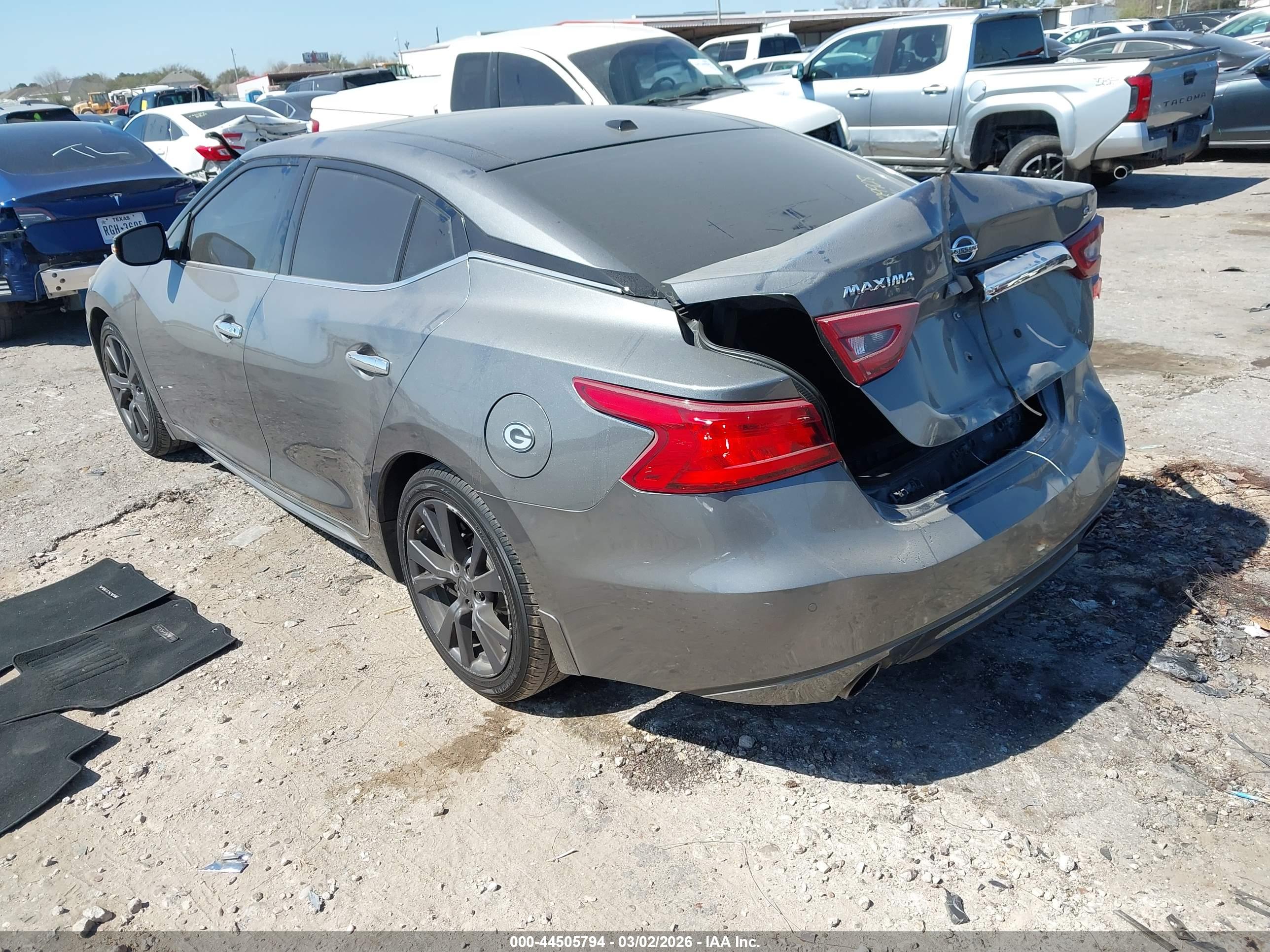 NISSAN MAXIMA image 3