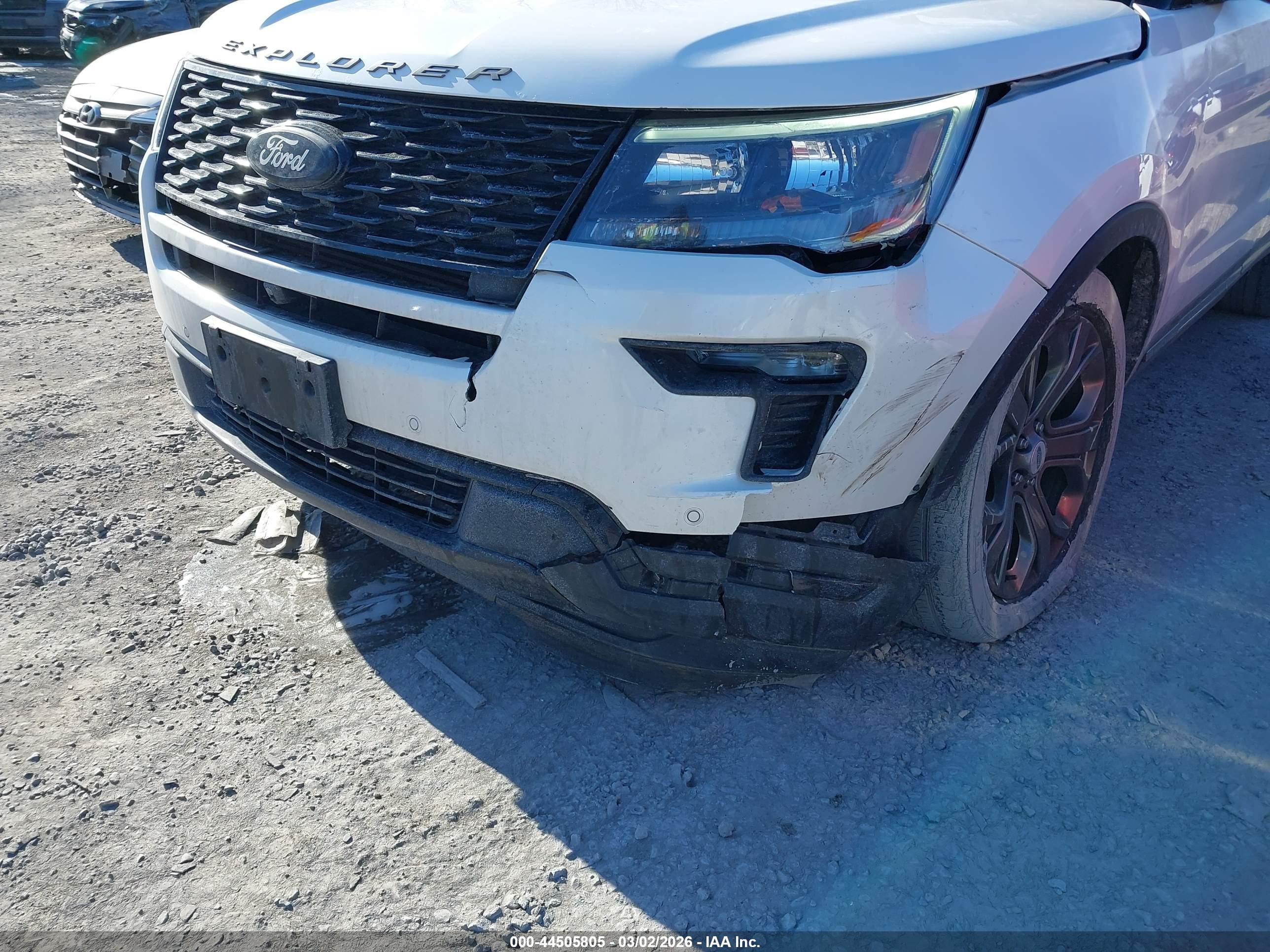 FORD EXPLORER image 6