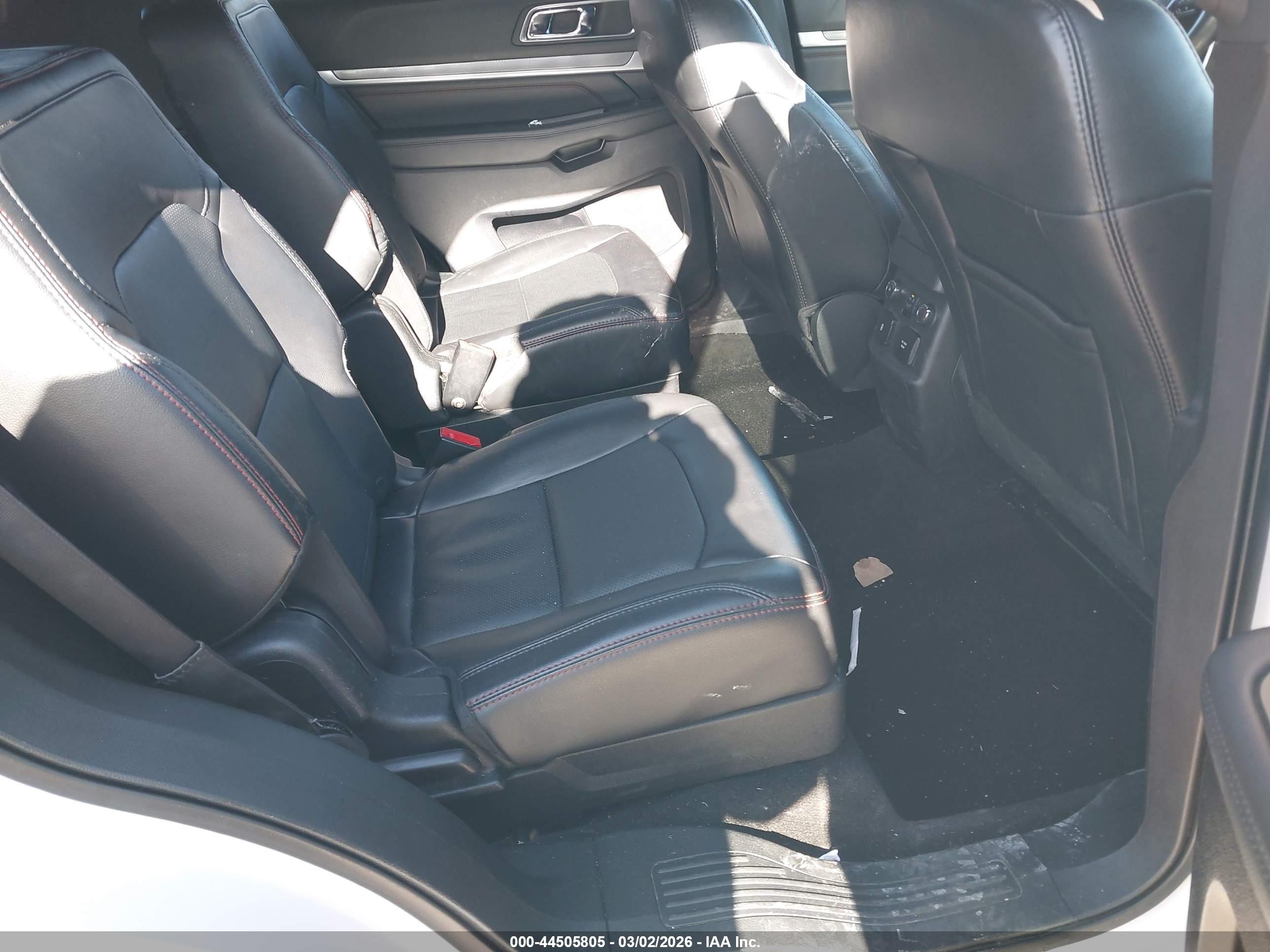 FORD EXPLORER image 8
