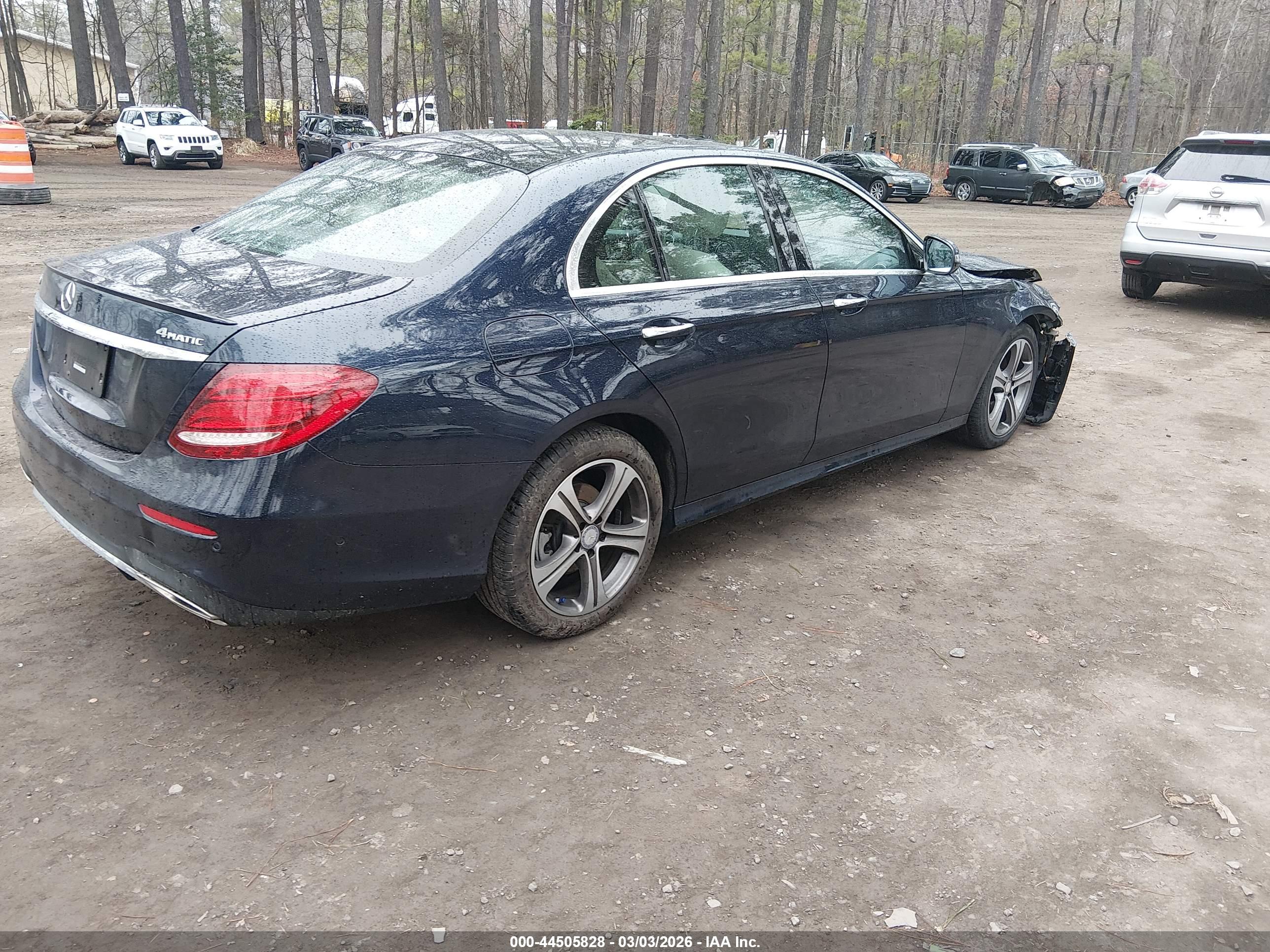 MERCEDES-BENZ E image 4