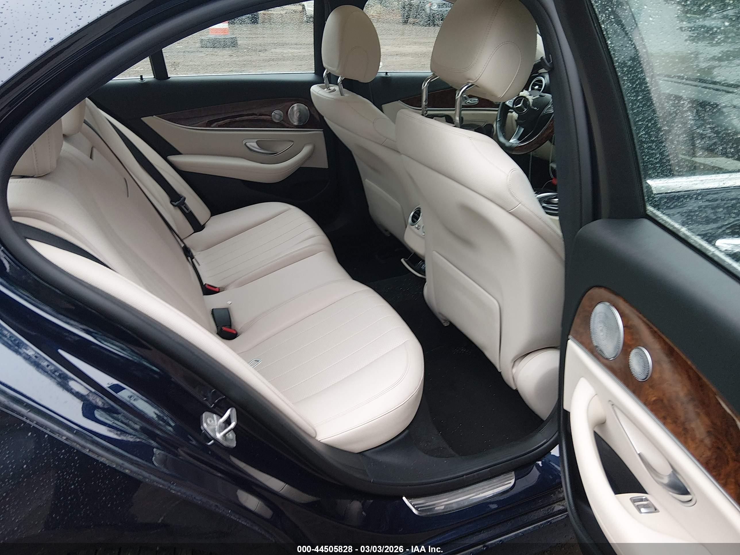 MERCEDES-BENZ E image 8