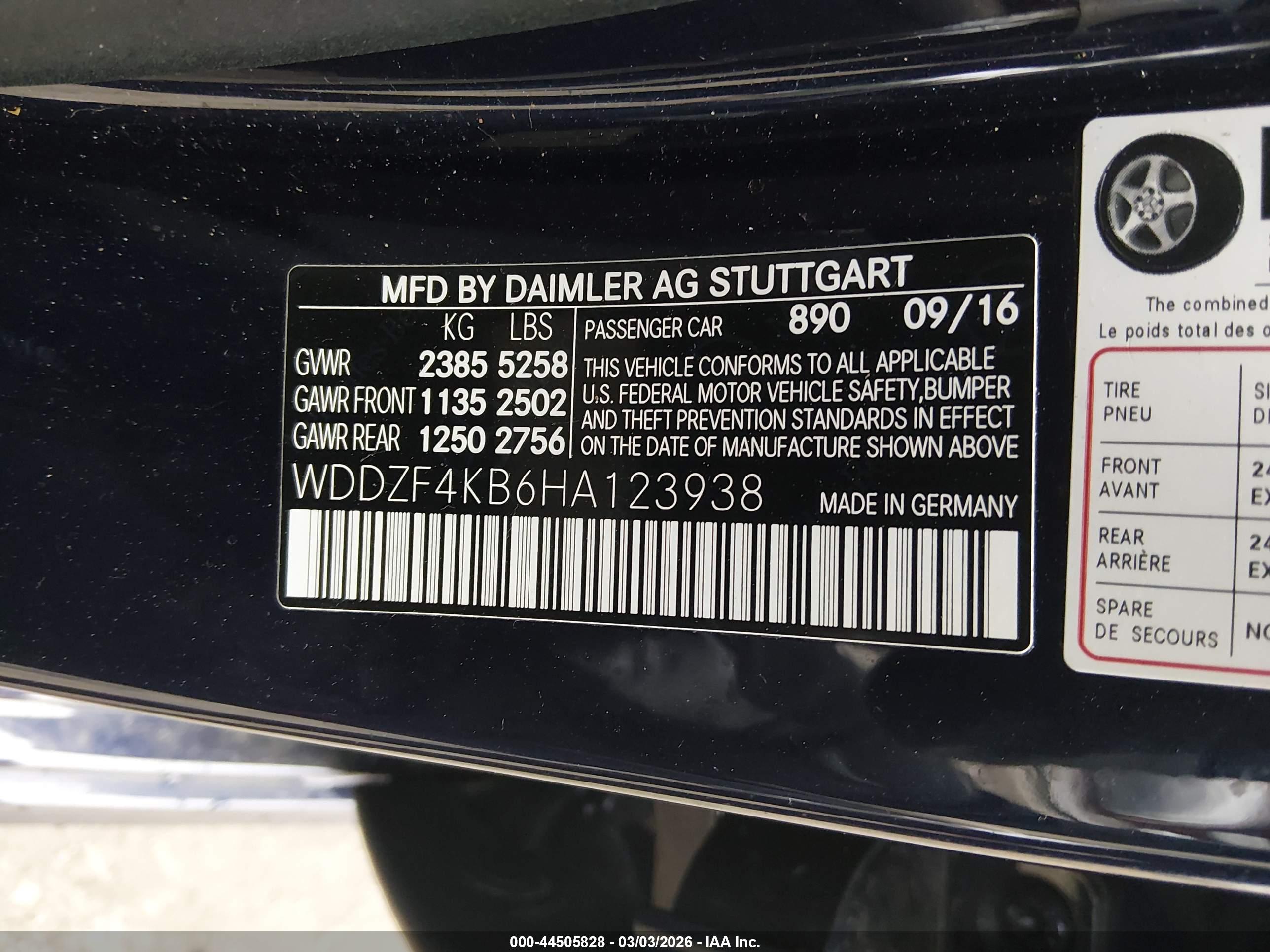 MERCEDES-BENZ E image 9