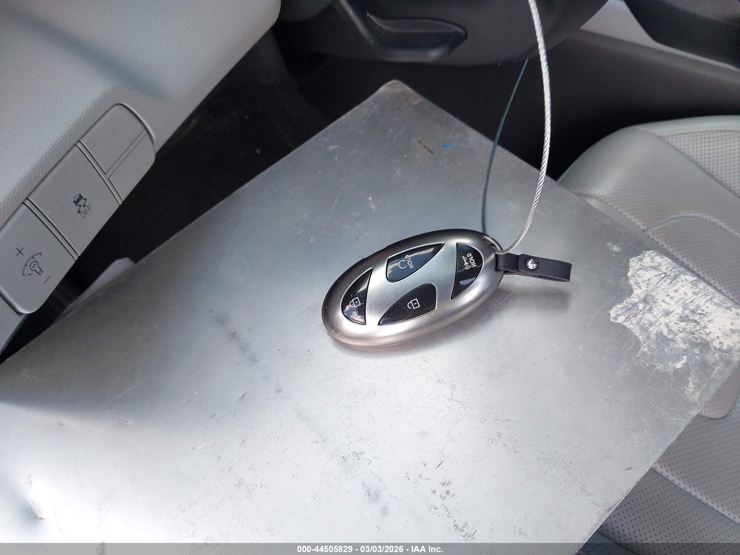 HYUNDAI ELANTRA image 11