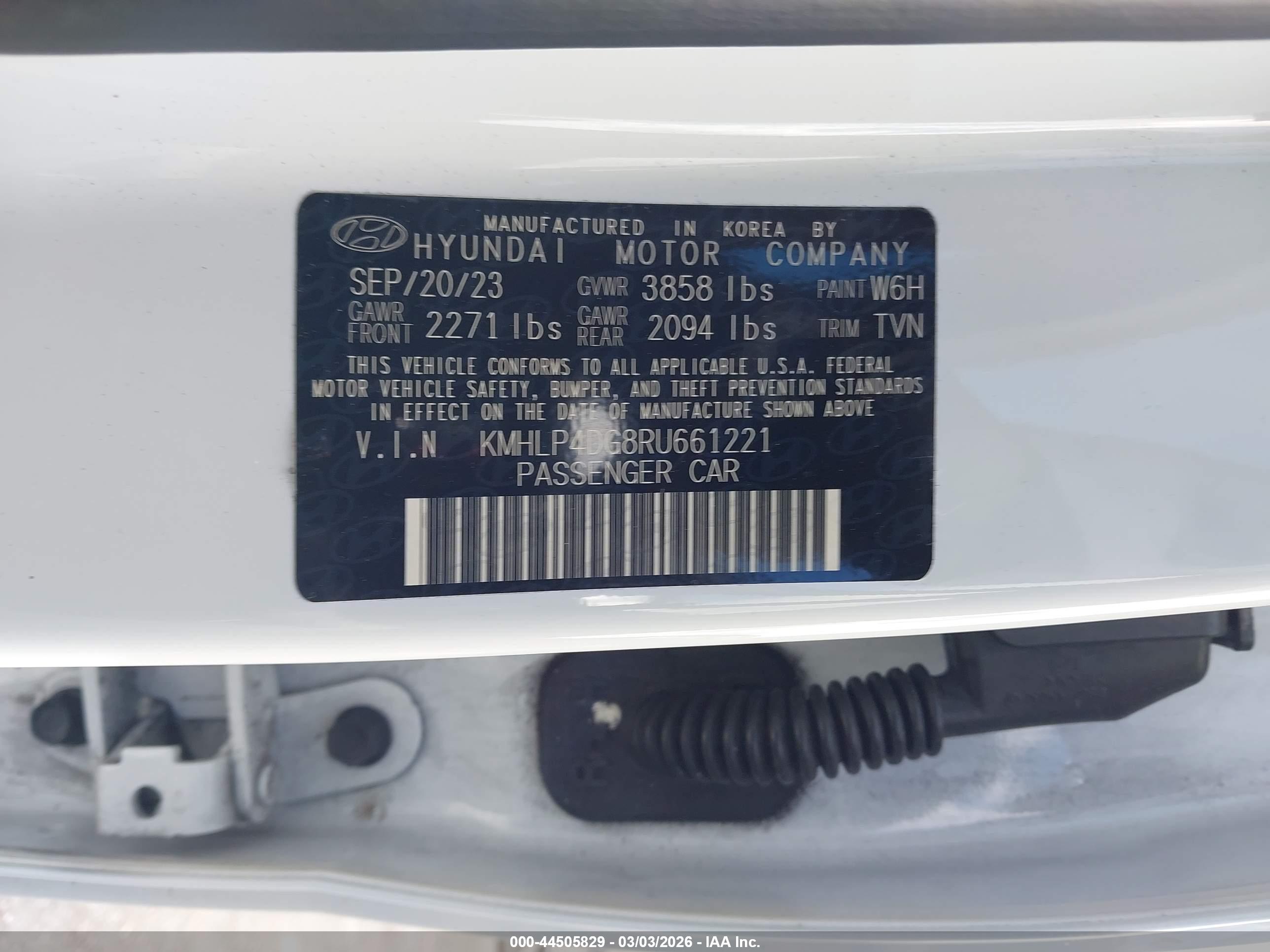 HYUNDAI ELANTRA image 9