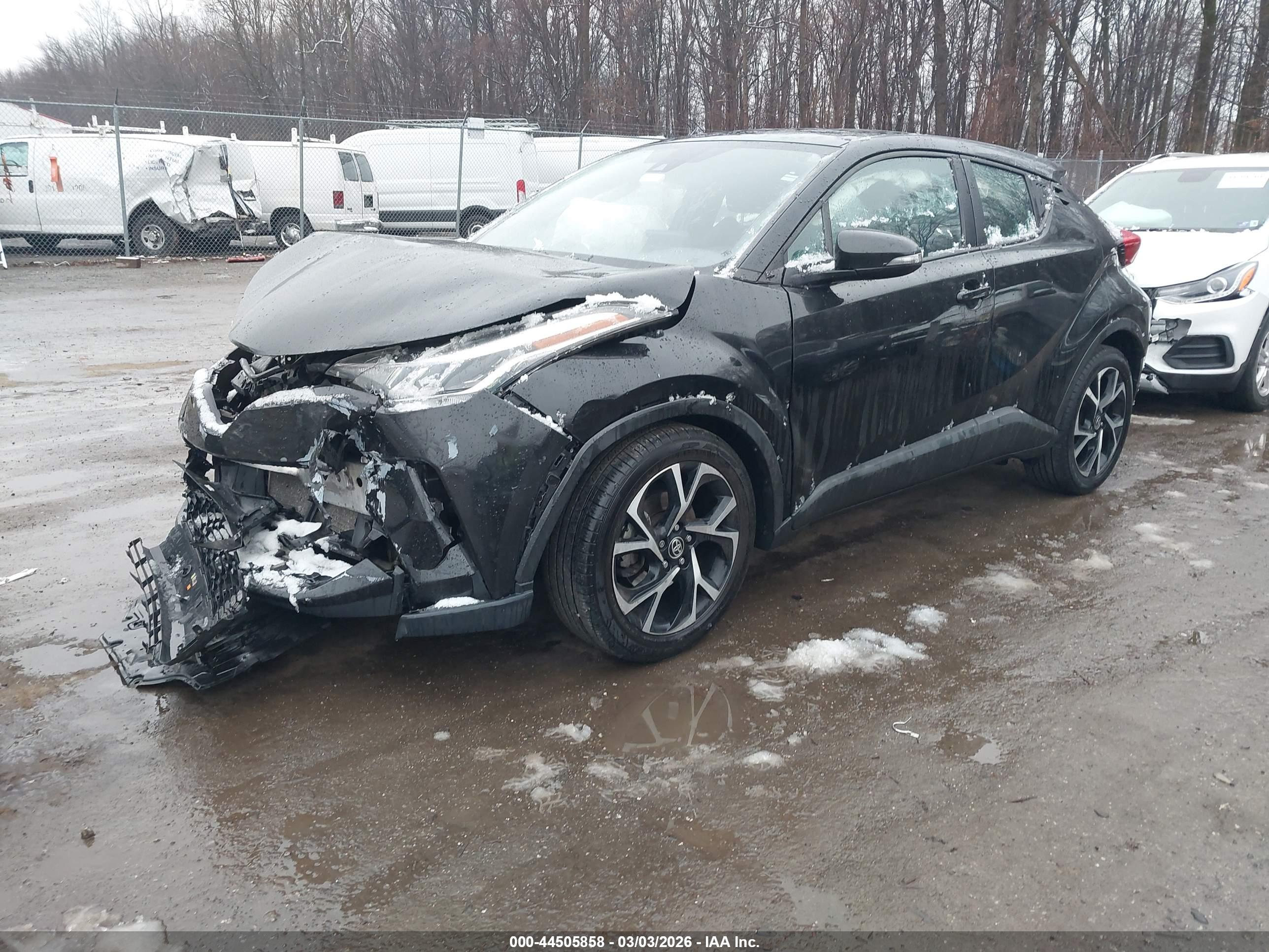 TOYOTA C-HR image 2