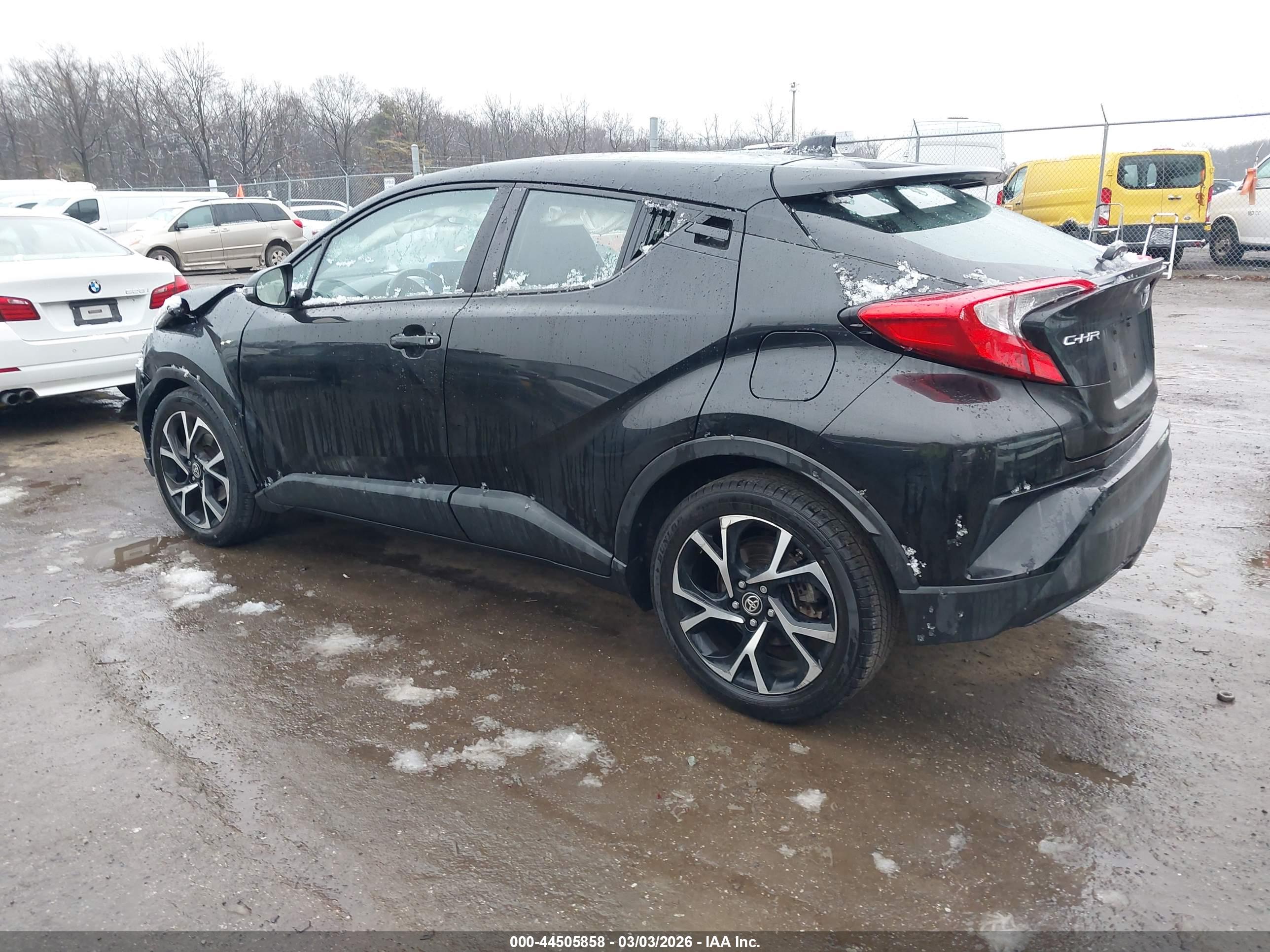 TOYOTA C-HR image 3
