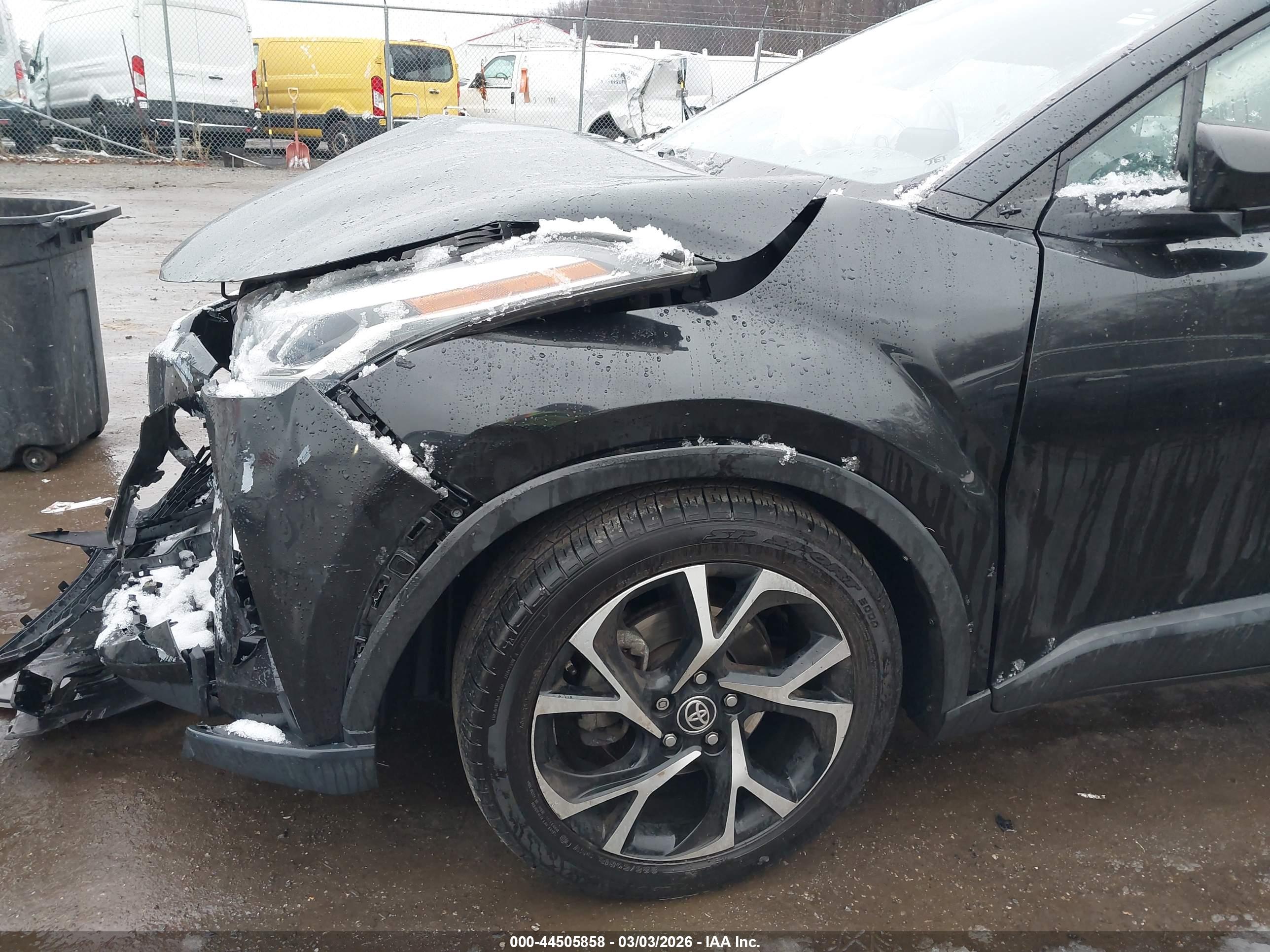 TOYOTA C-HR image 6
