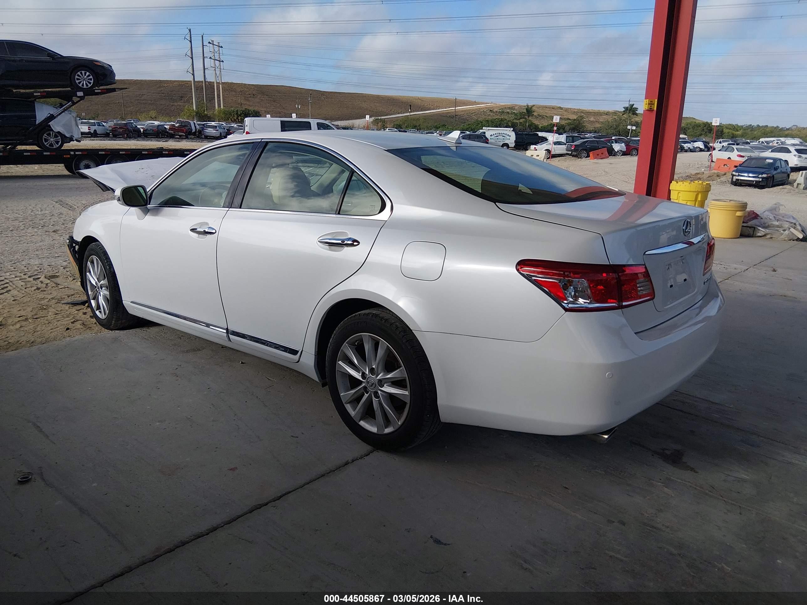 LEXUS ES image 3