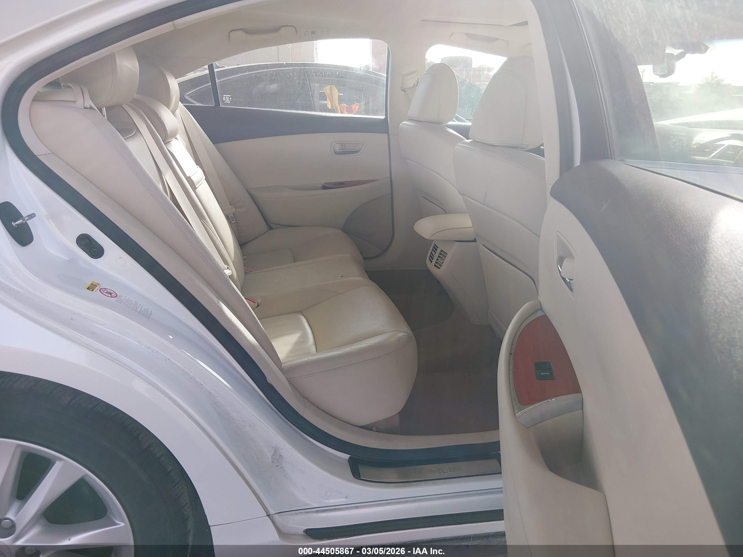 LEXUS ES image 8