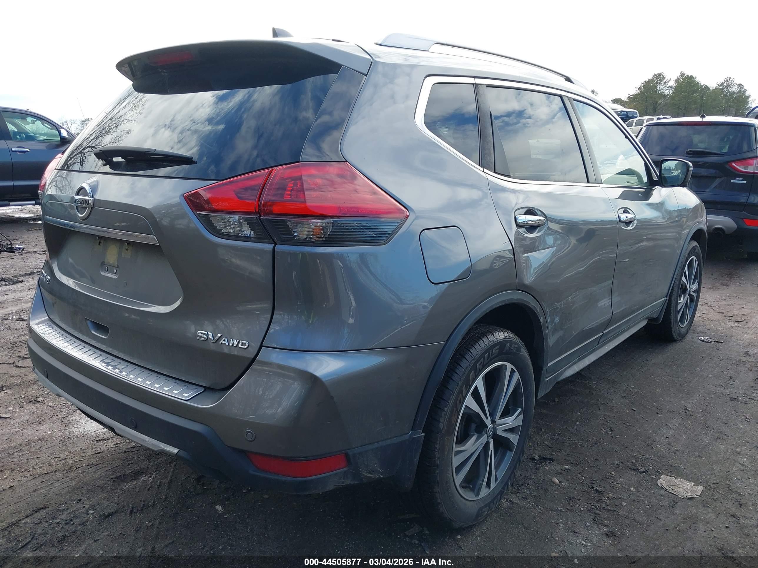 NISSAN ROGUE image 4