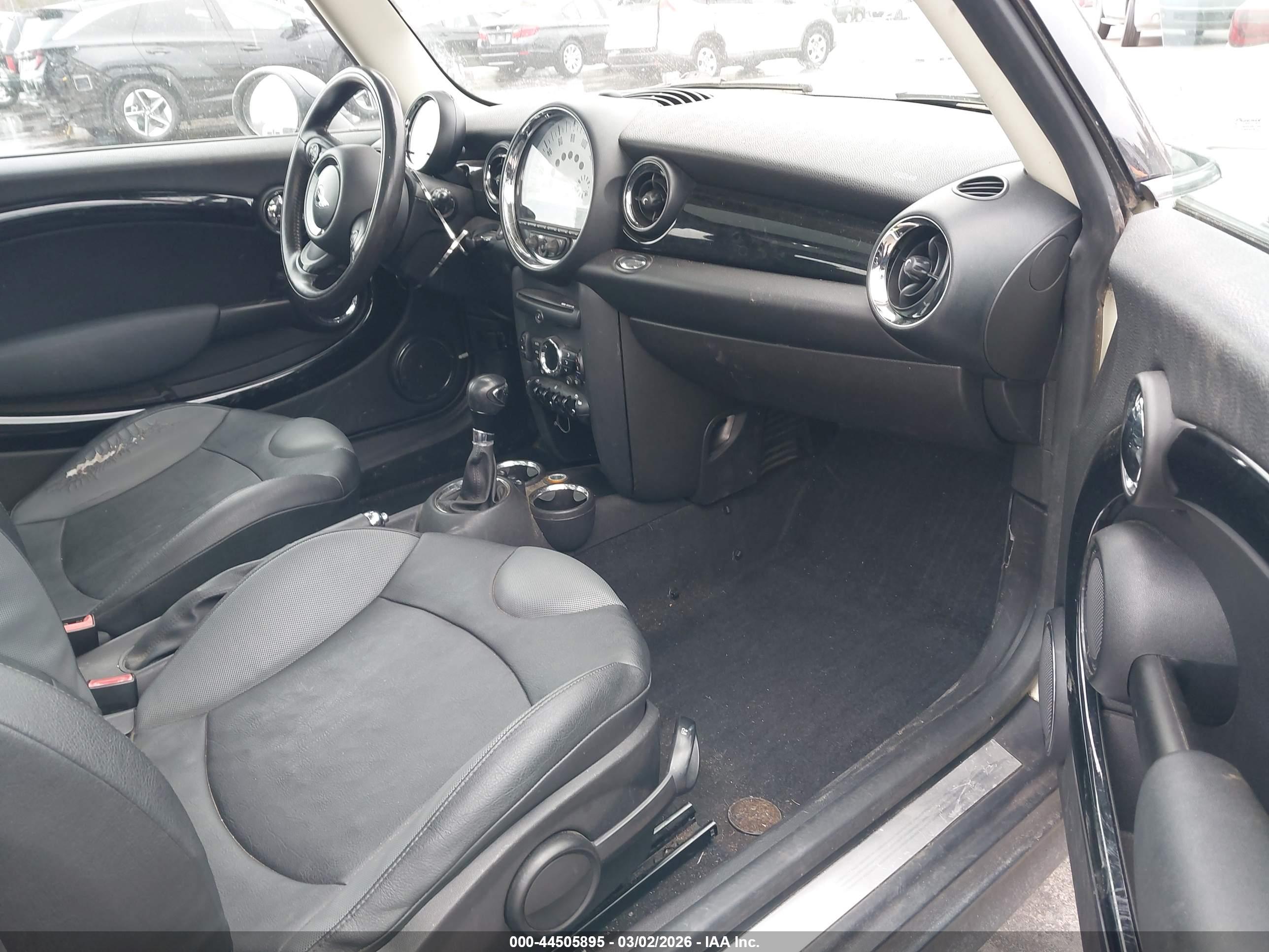 MINI COOPER image 5