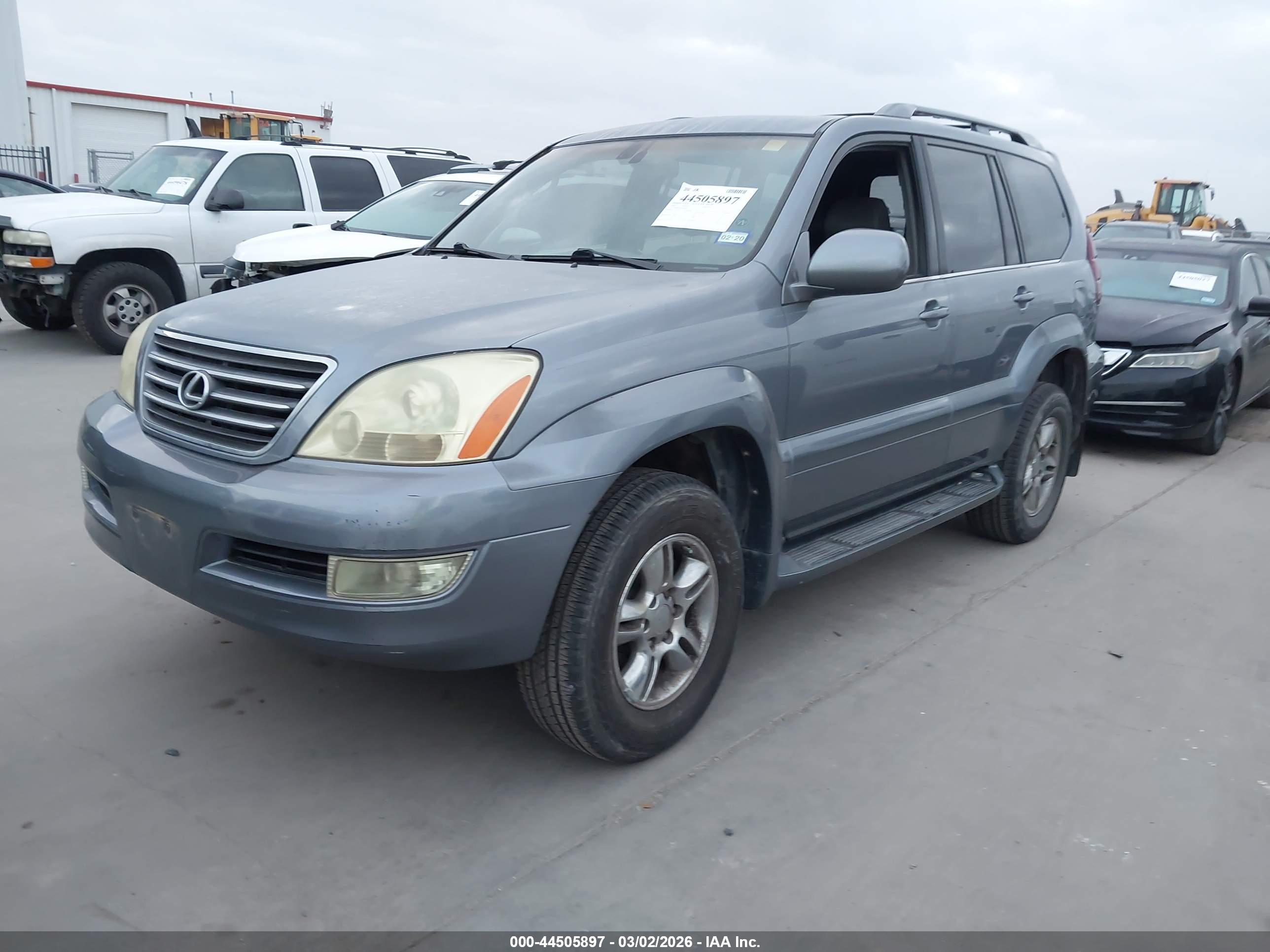 LEXUS GX image 2