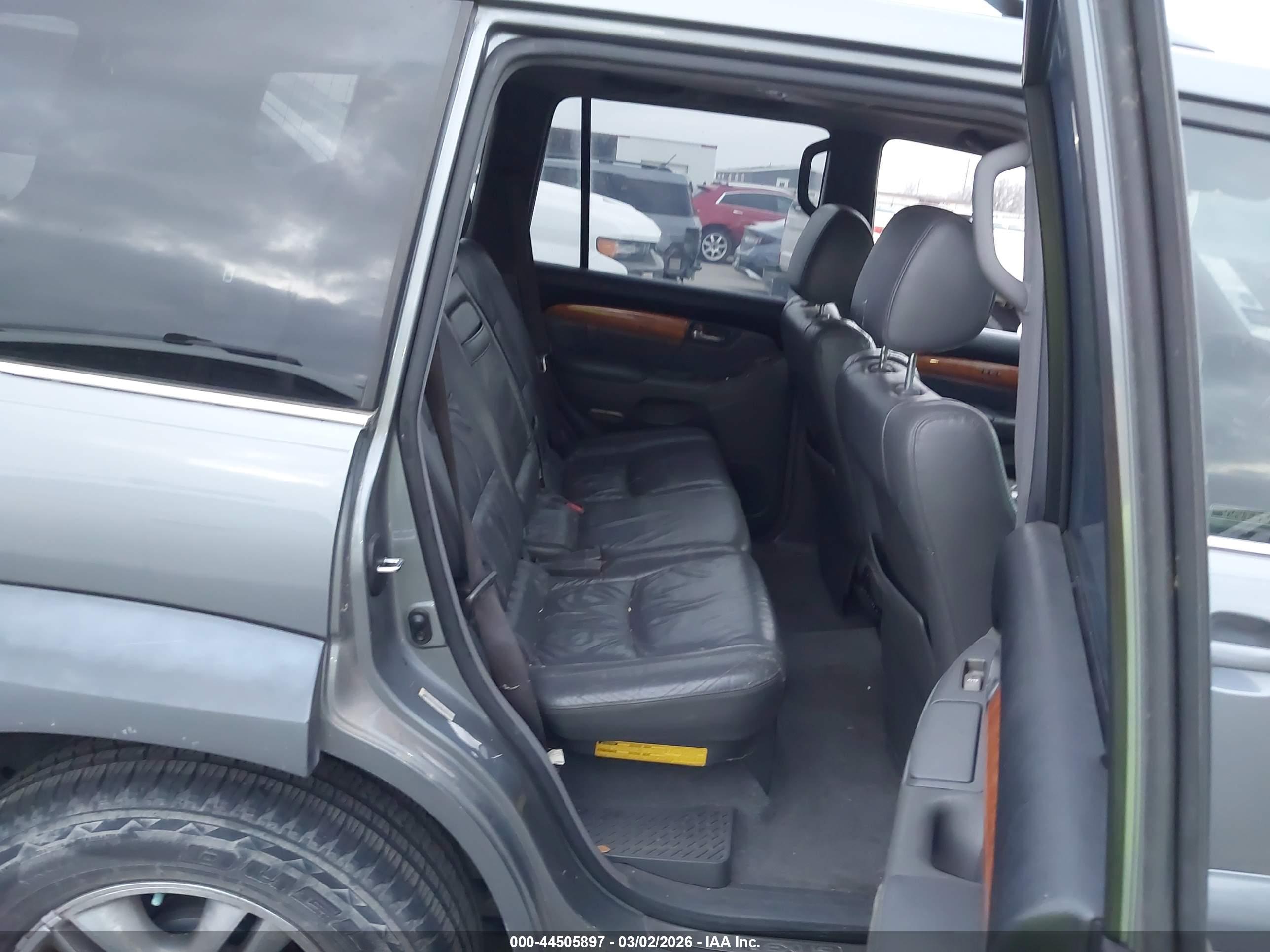 LEXUS GX image 8
