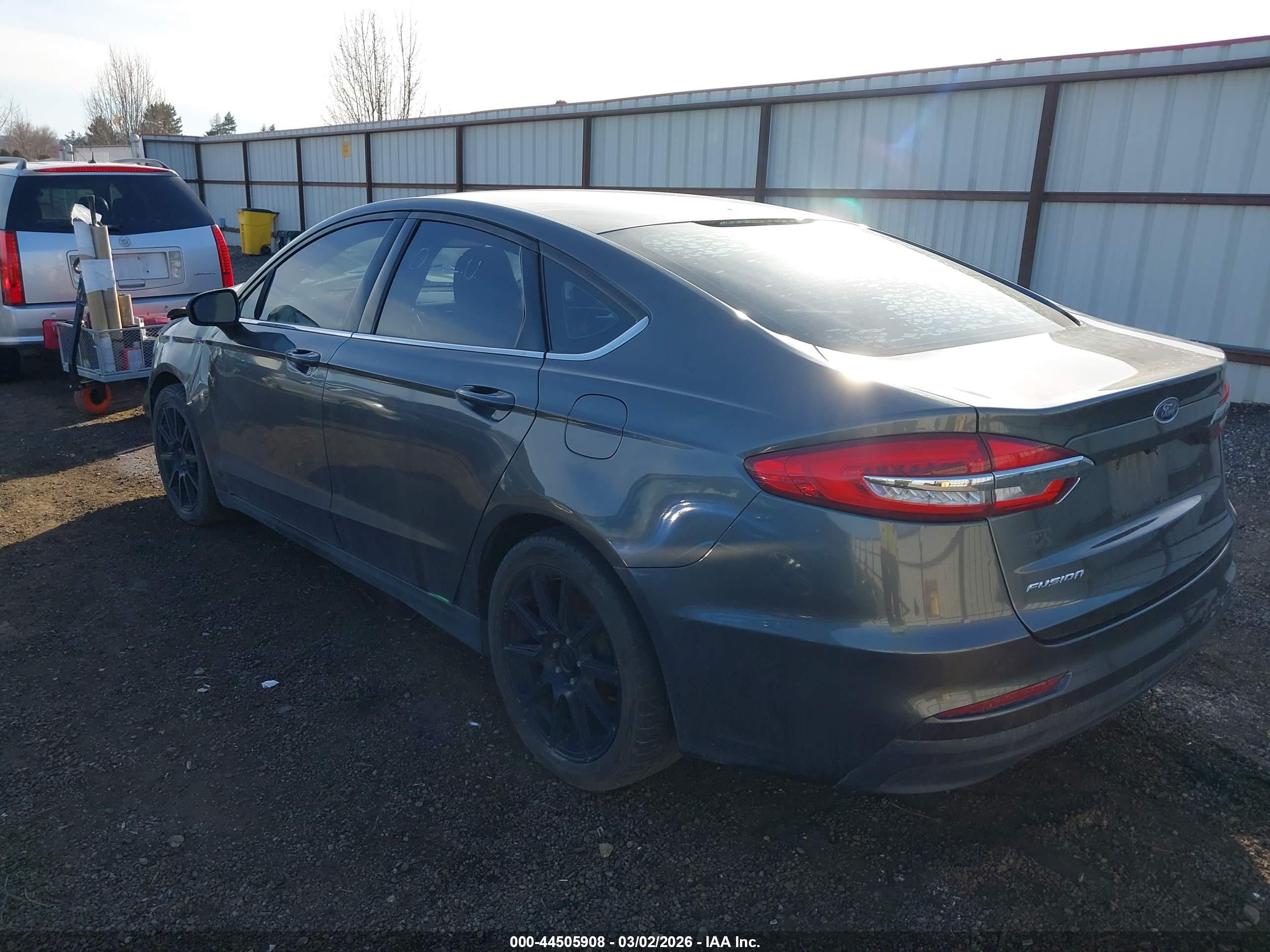 FORD FUSION image 3