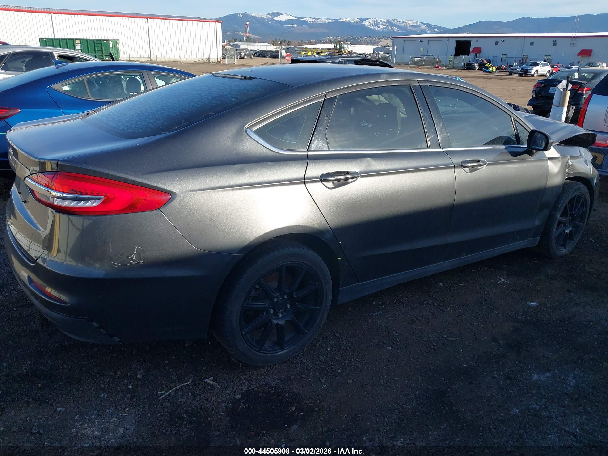 FORD FUSION image 4