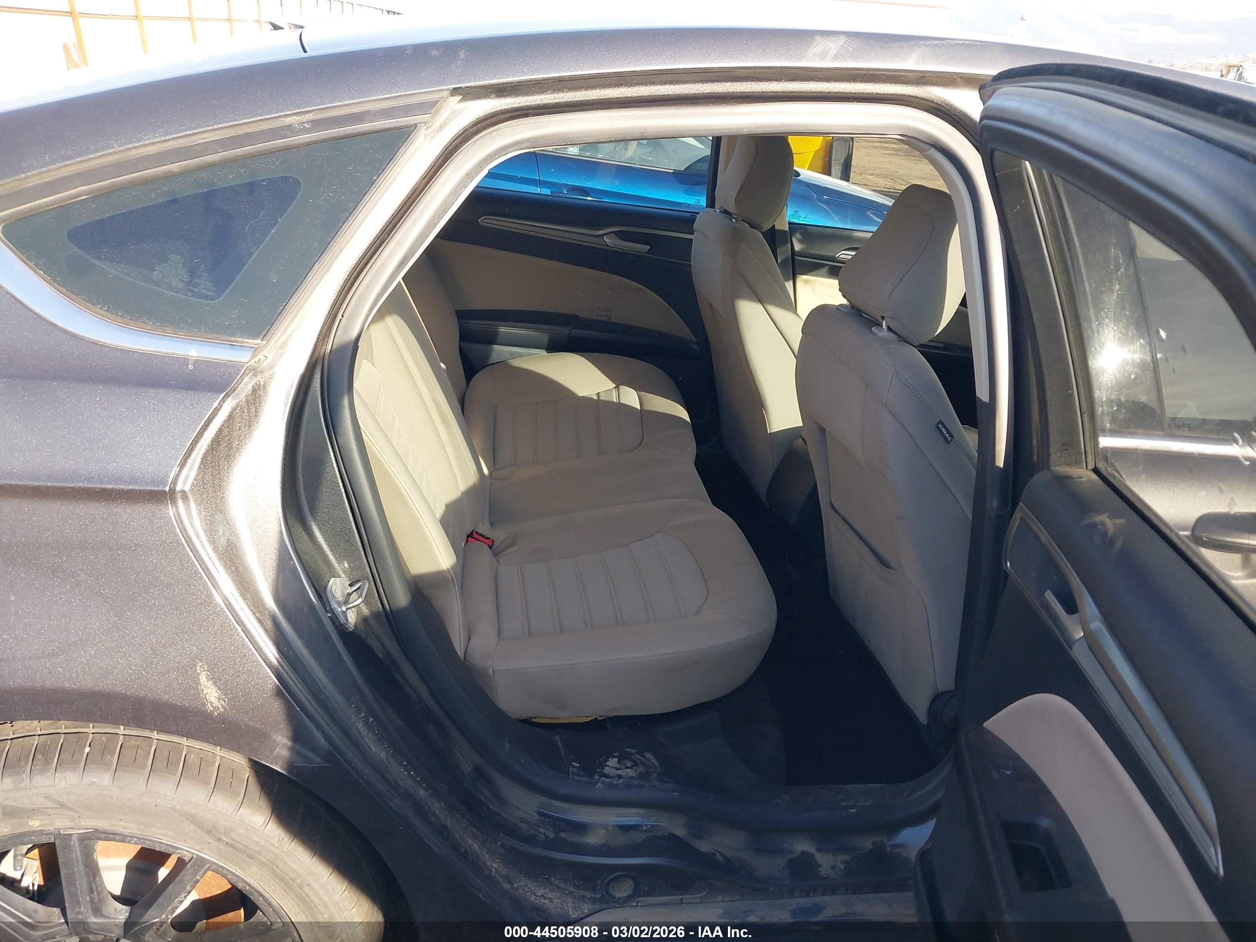FORD FUSION image 8