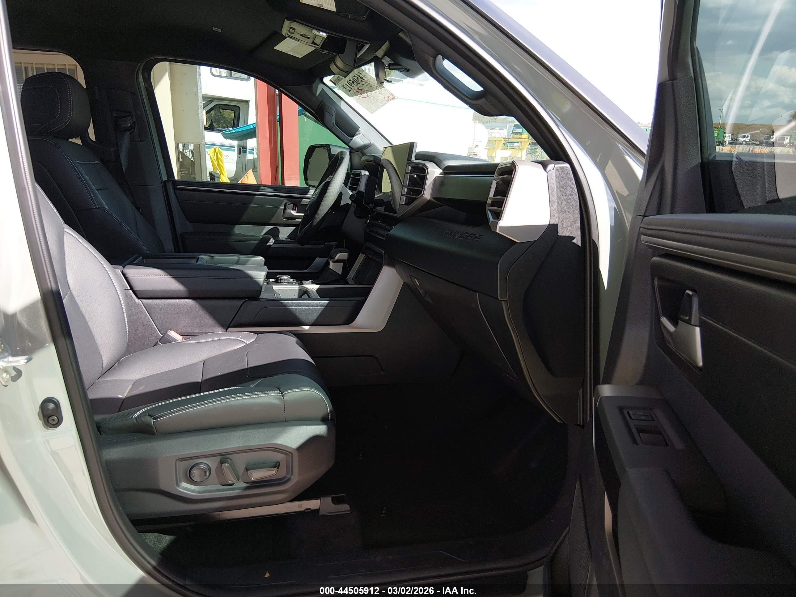 TOYOTA TUNDRA image 5