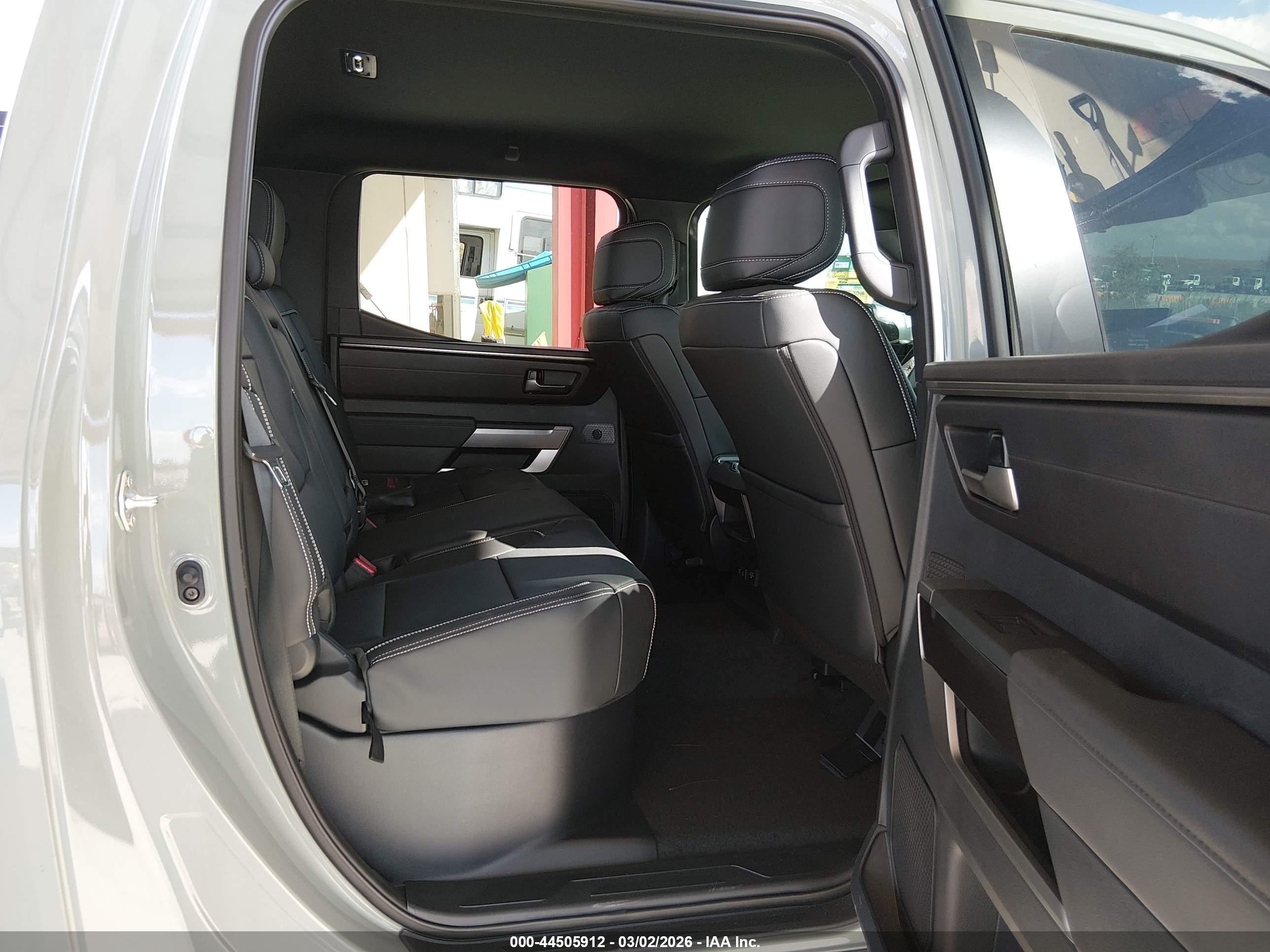 TOYOTA TUNDRA image 8