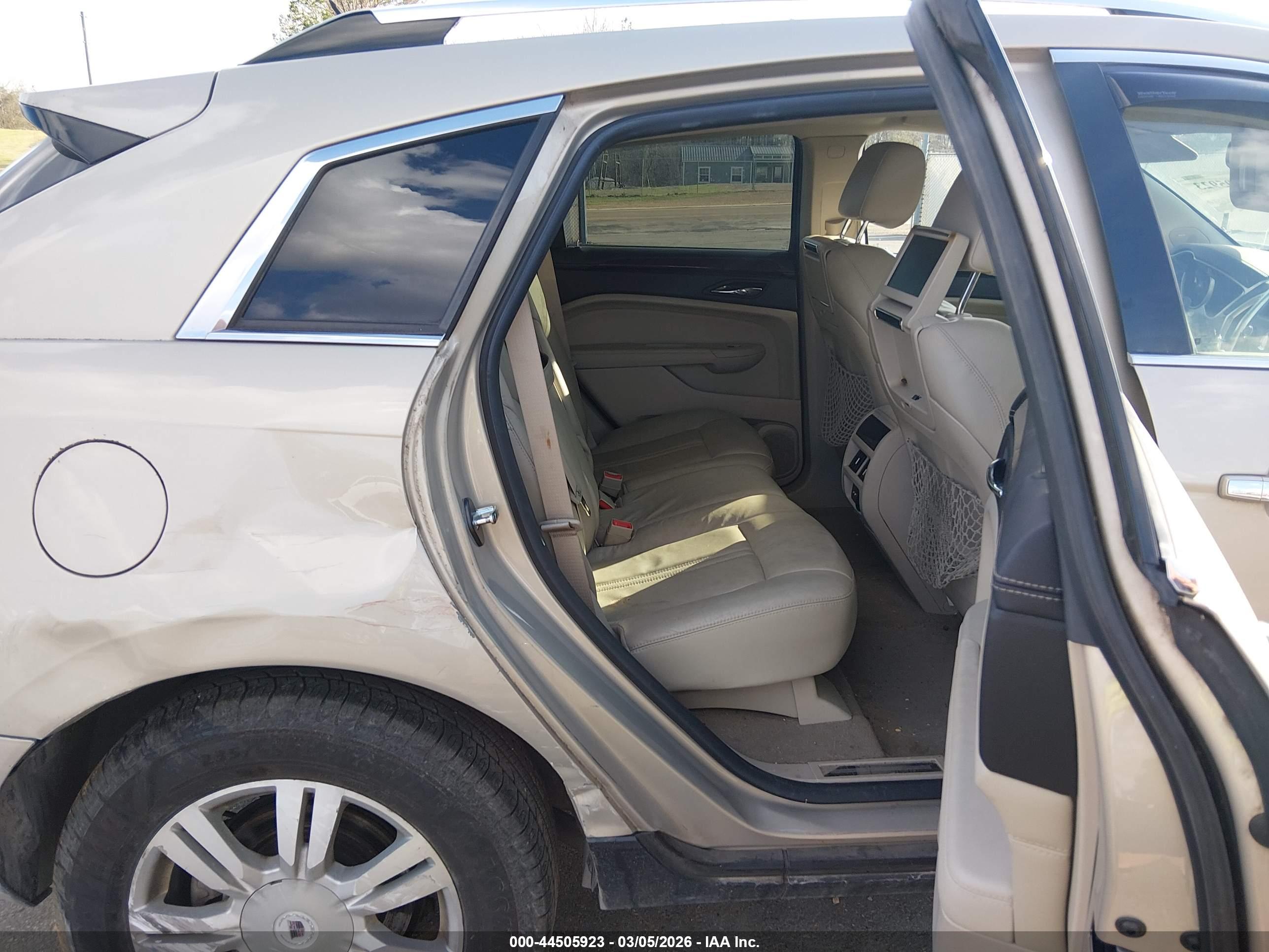 CADILLAC SRX image 8