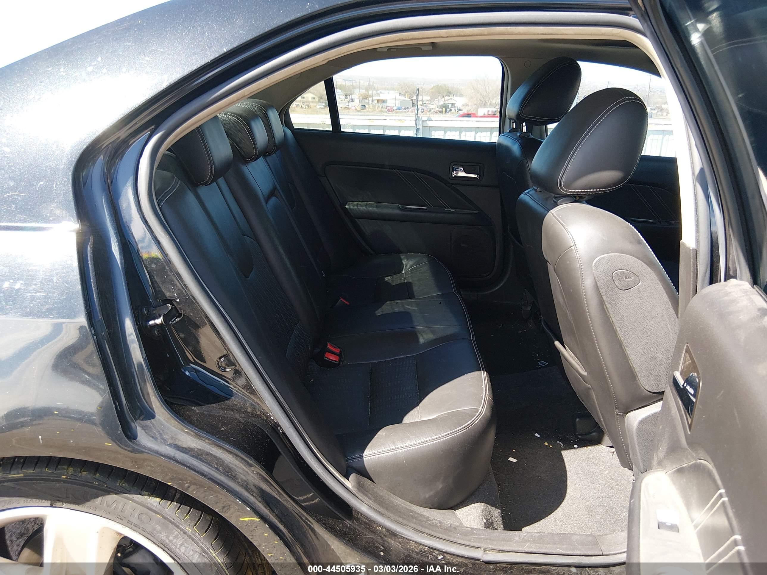 FORD FUSION image 8