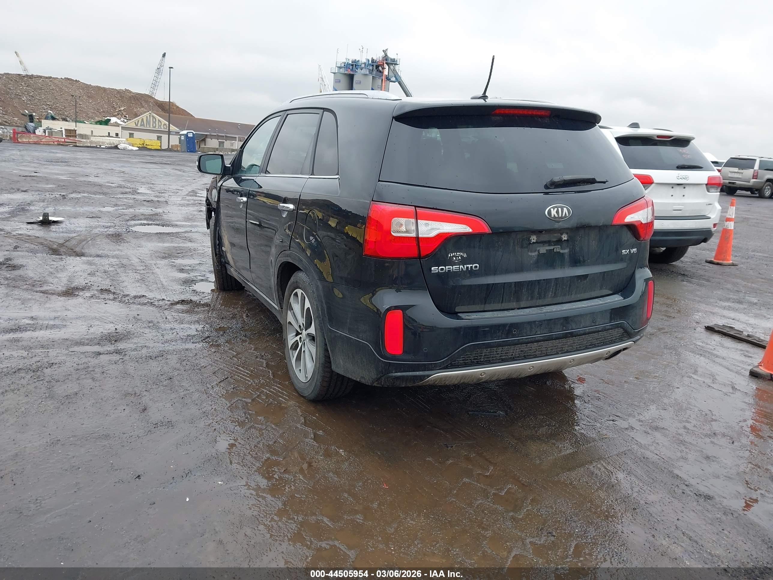 KIA SORENTO image 3
