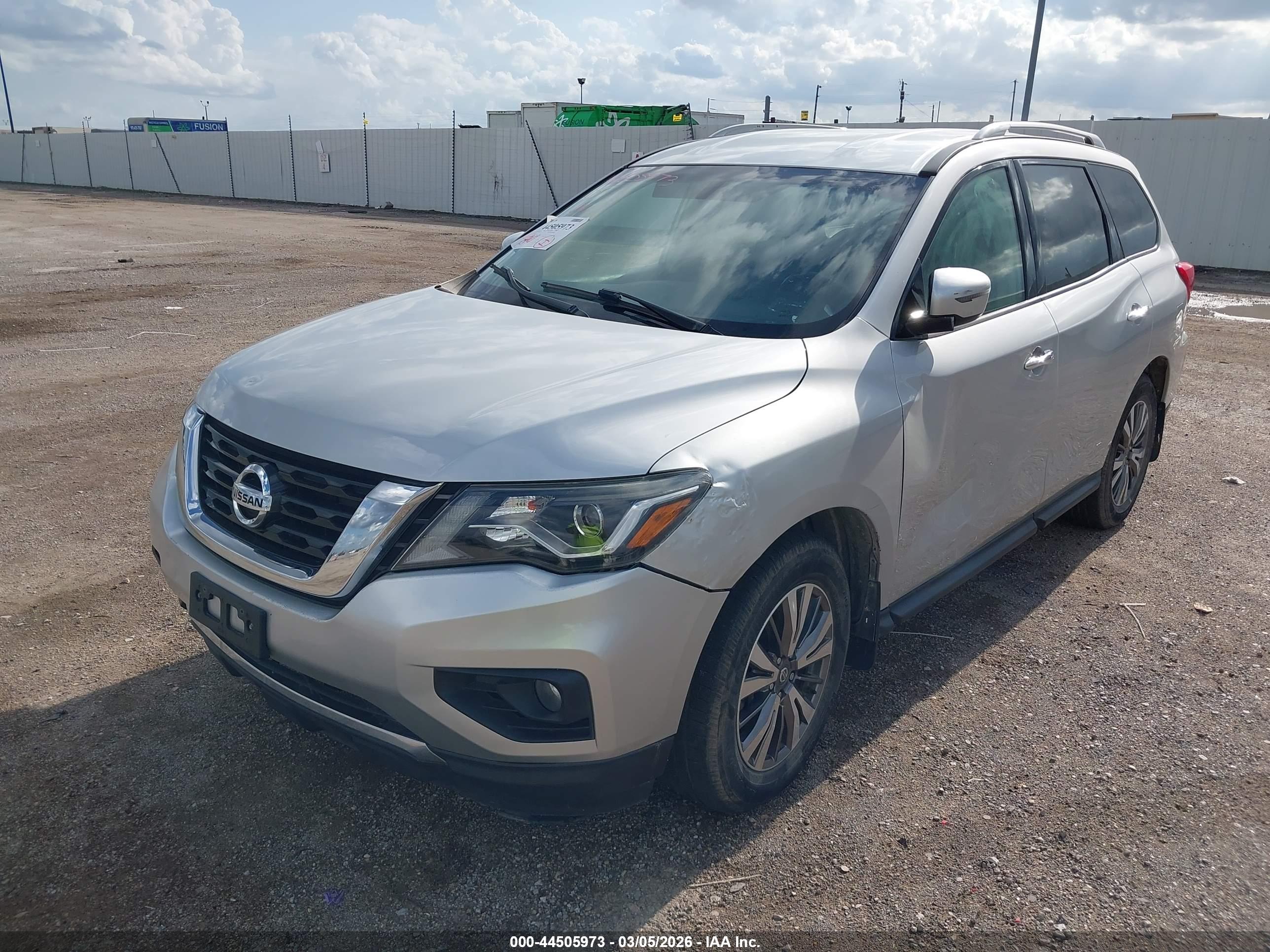 NISSAN PATHFINDER image 2