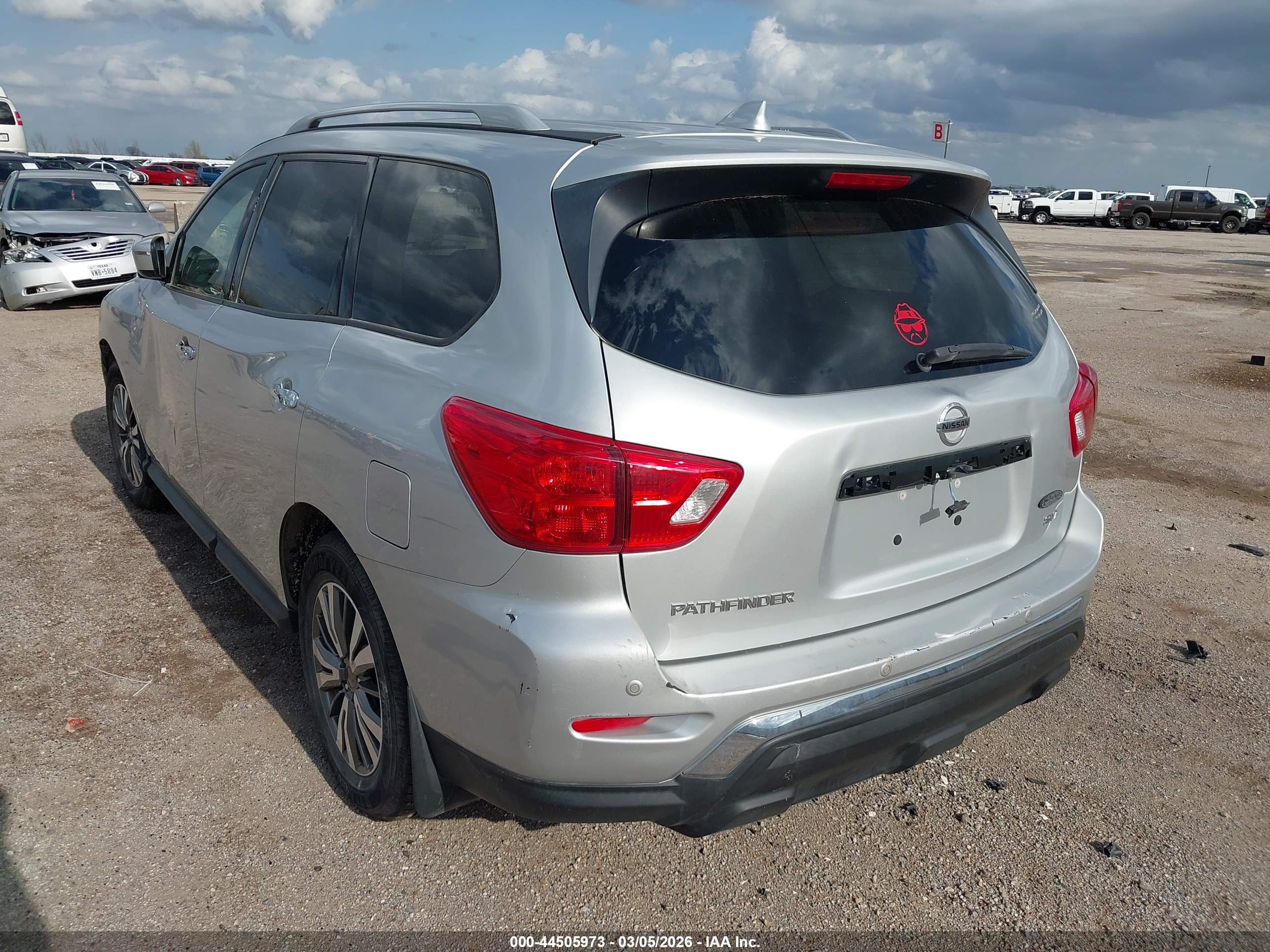 NISSAN PATHFINDER image 3