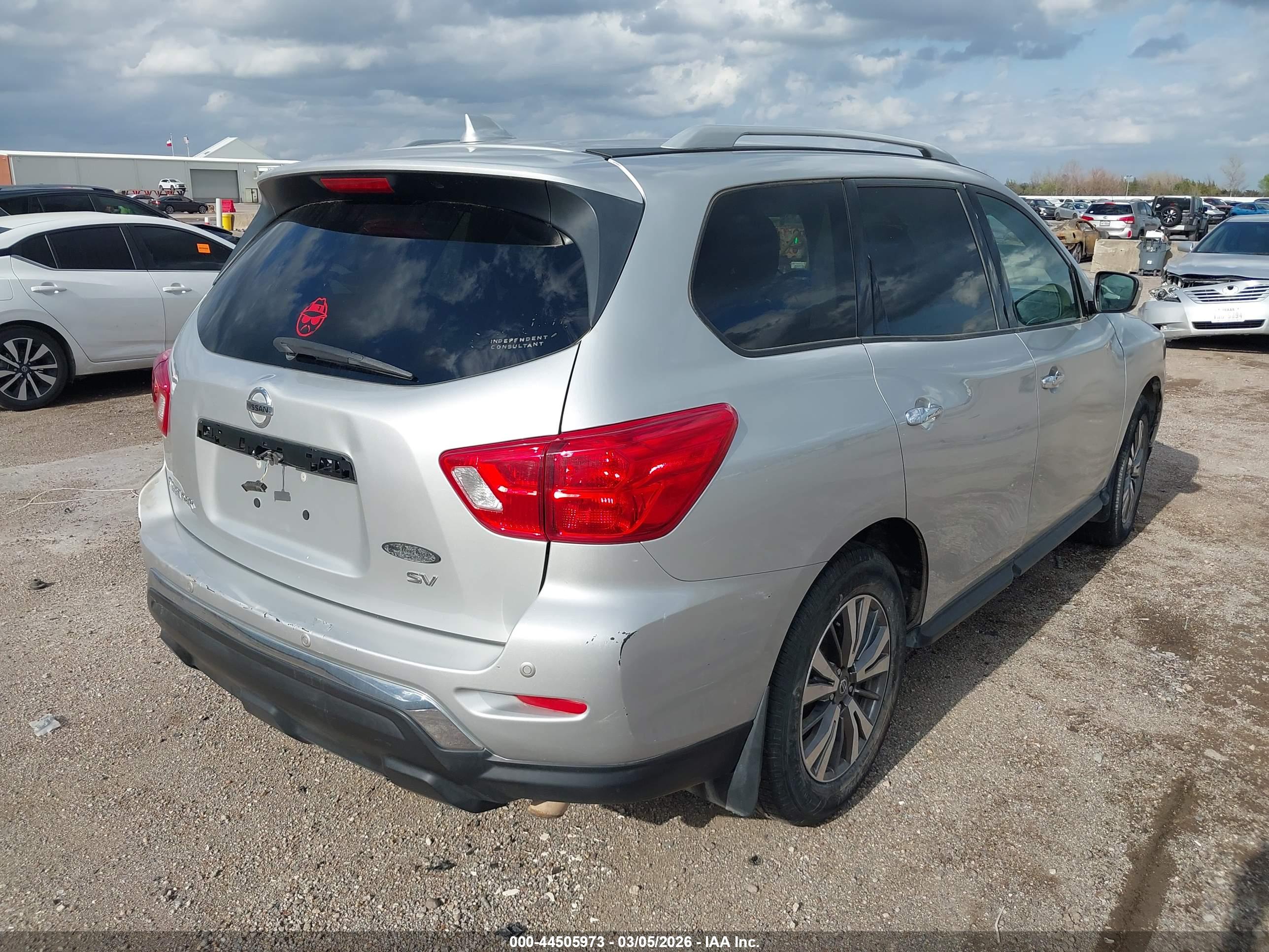 NISSAN PATHFINDER image 4