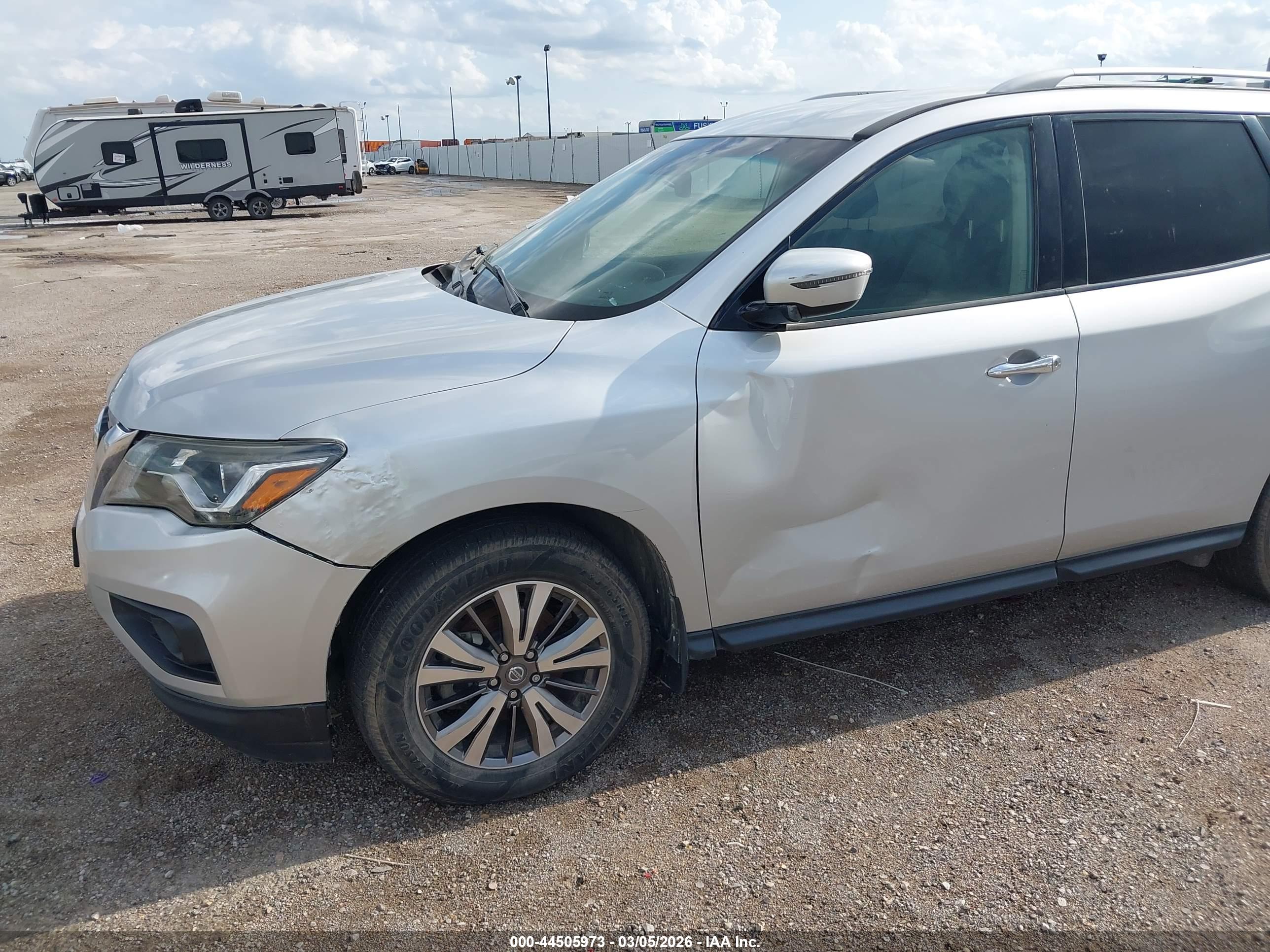 NISSAN PATHFINDER image 6