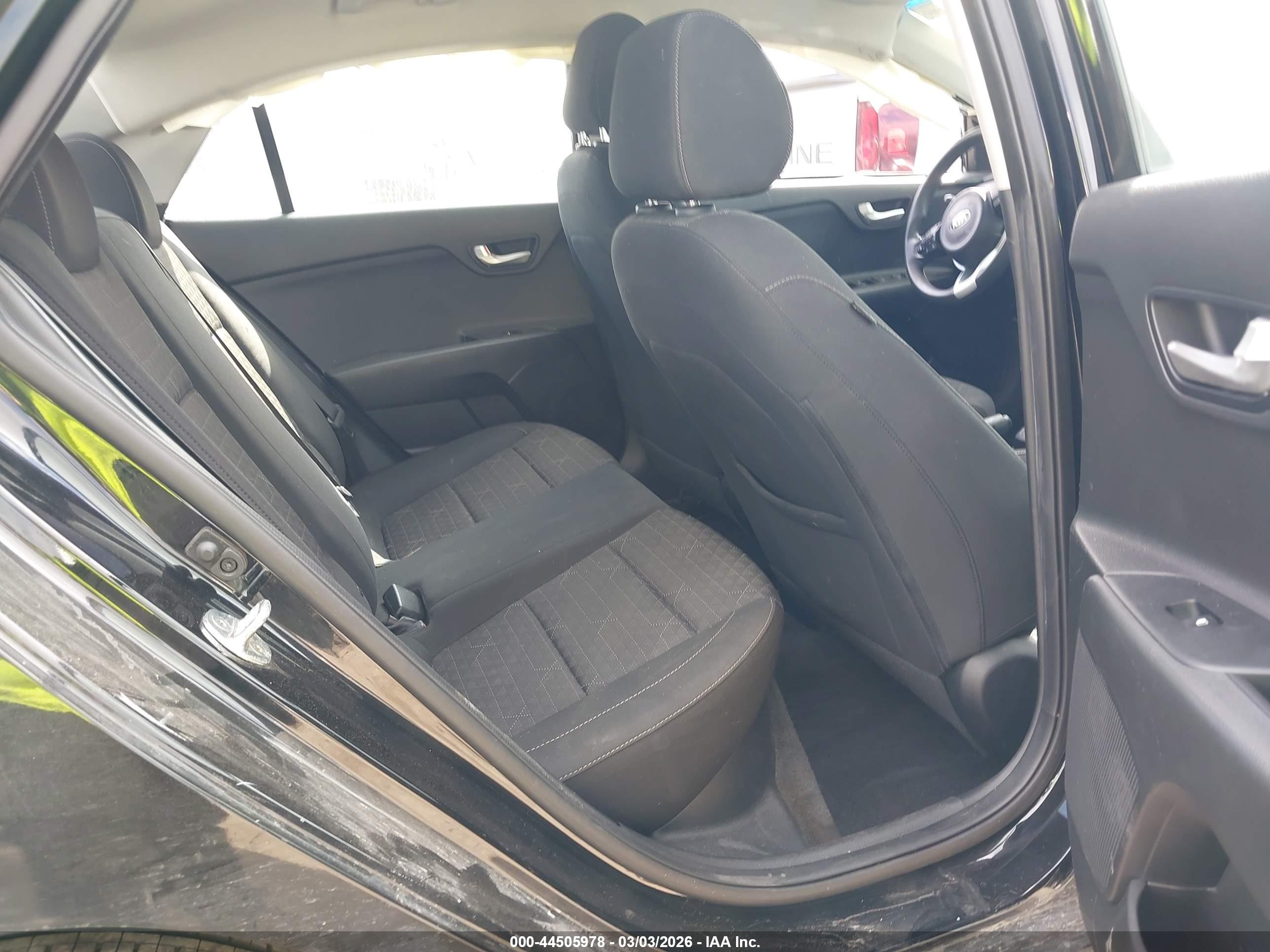 KIA RIO image 8