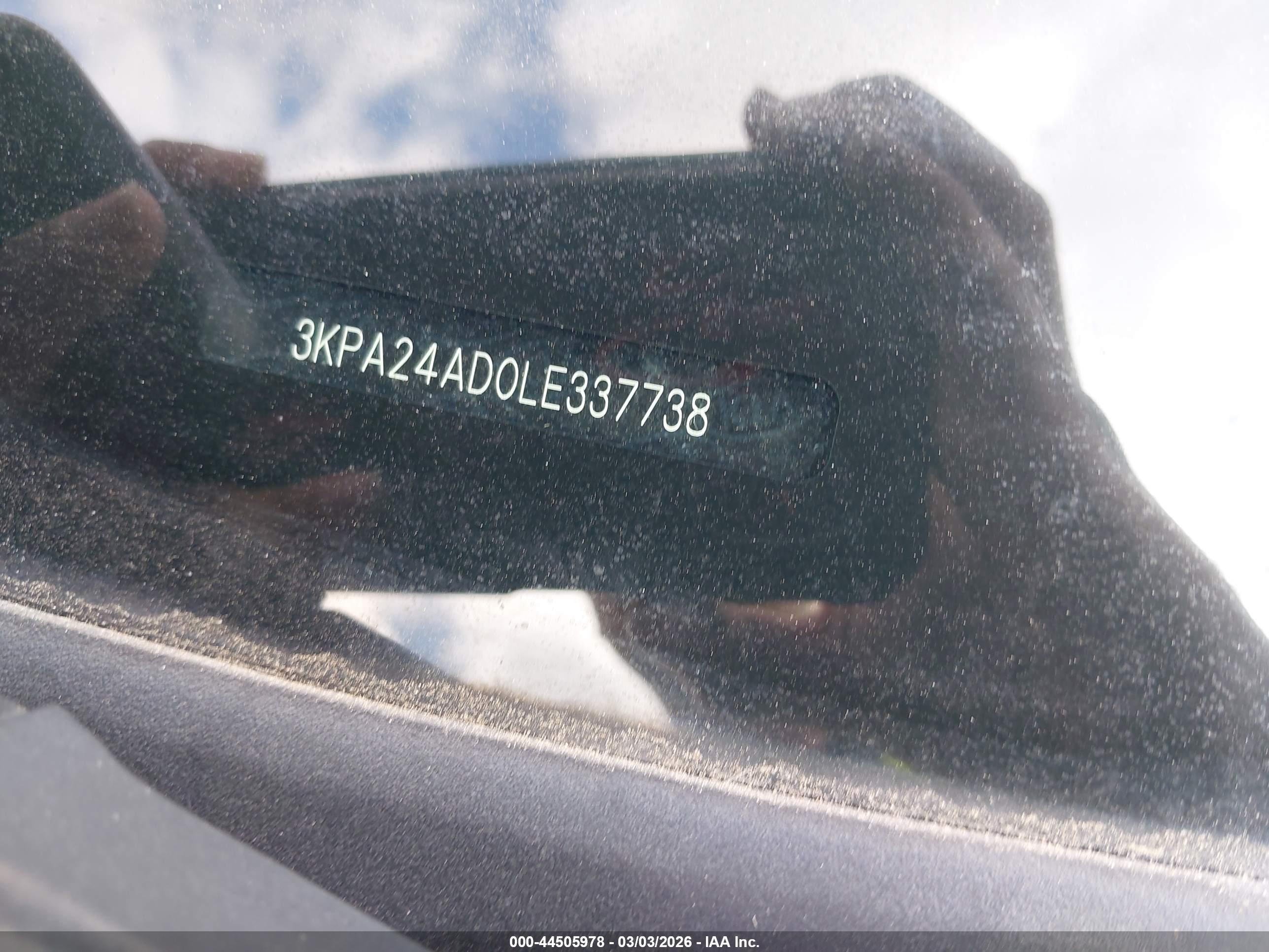 KIA RIO image 9