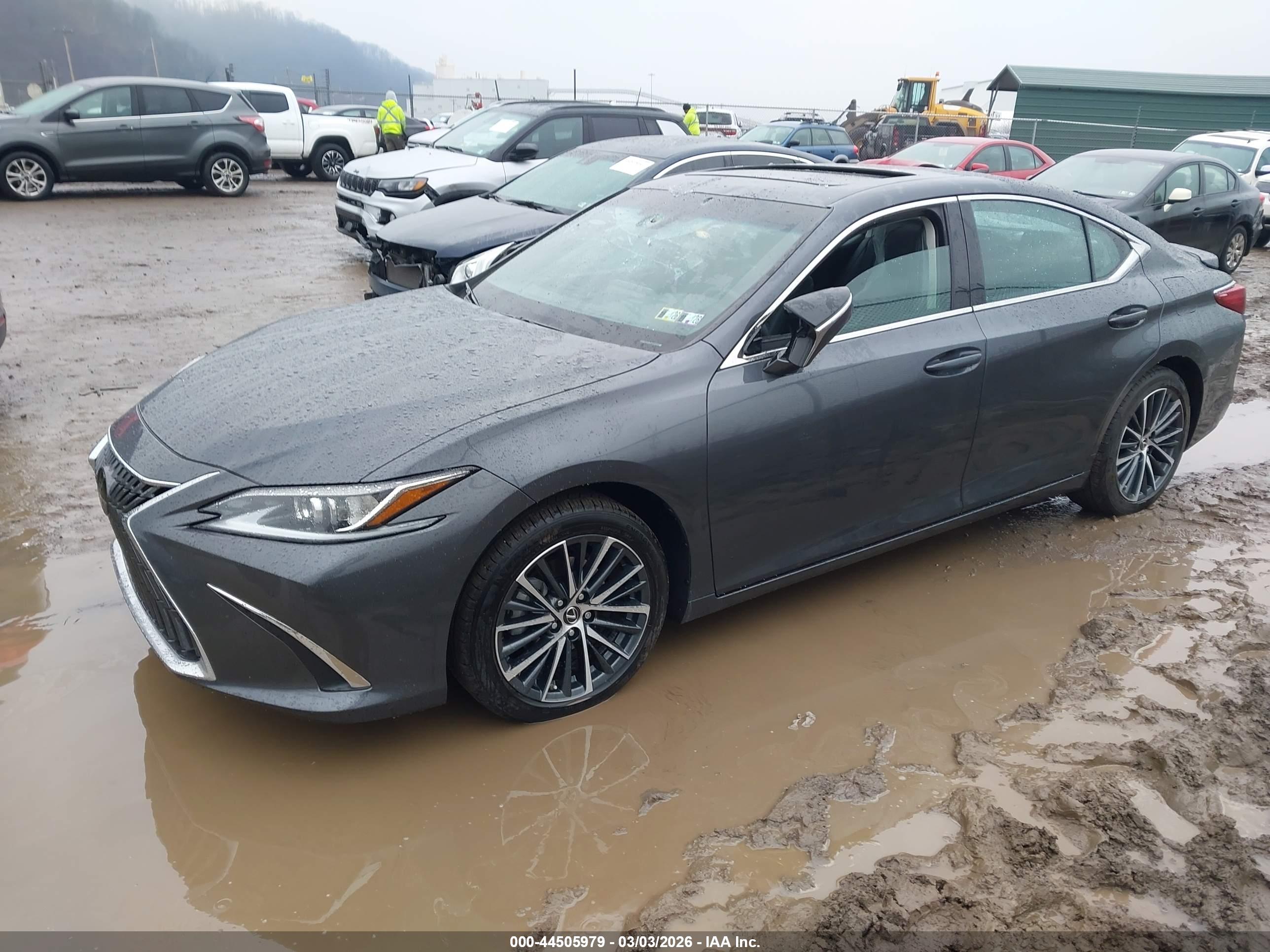 LEXUS ES image 2