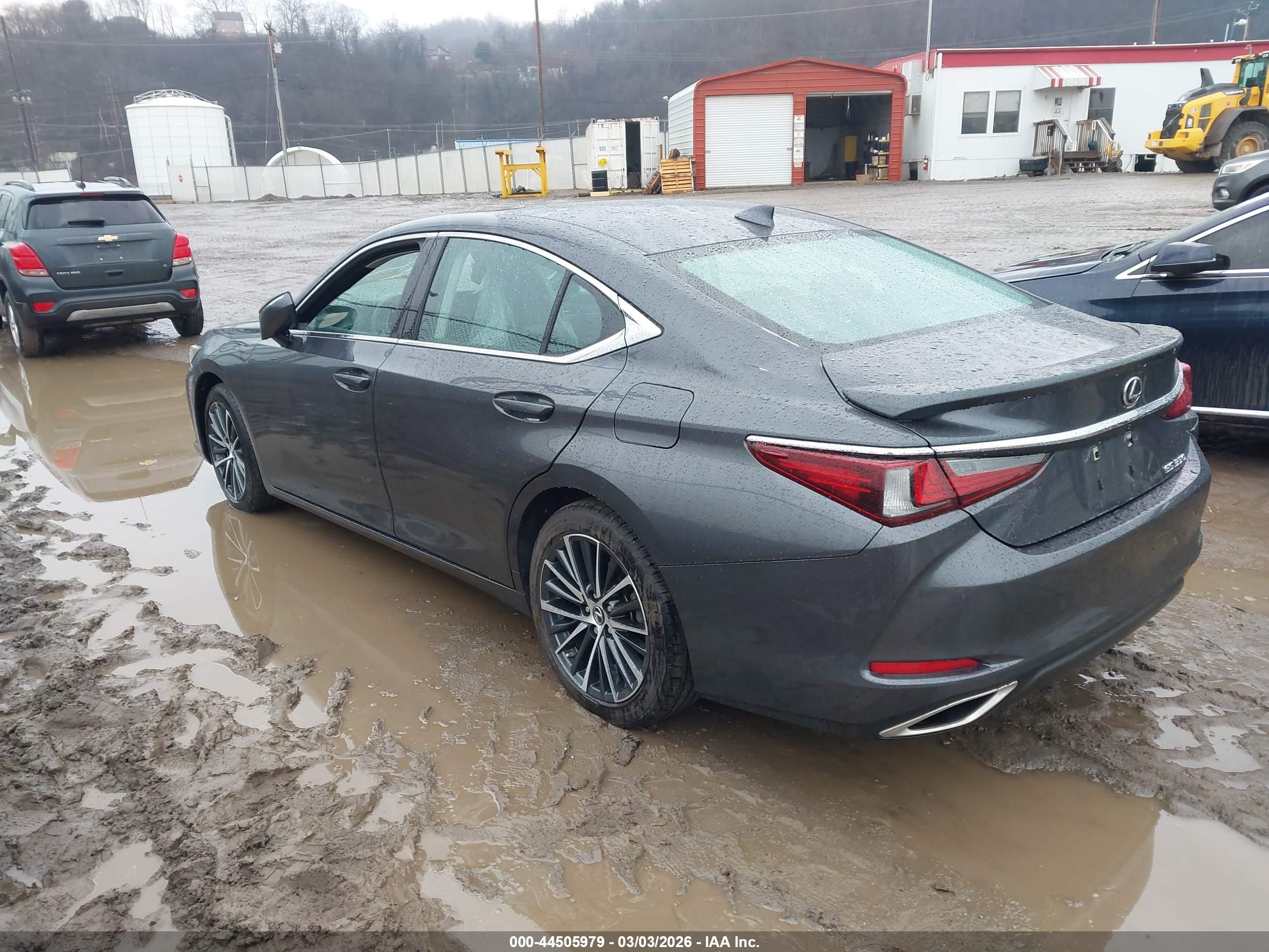 LEXUS ES image 3