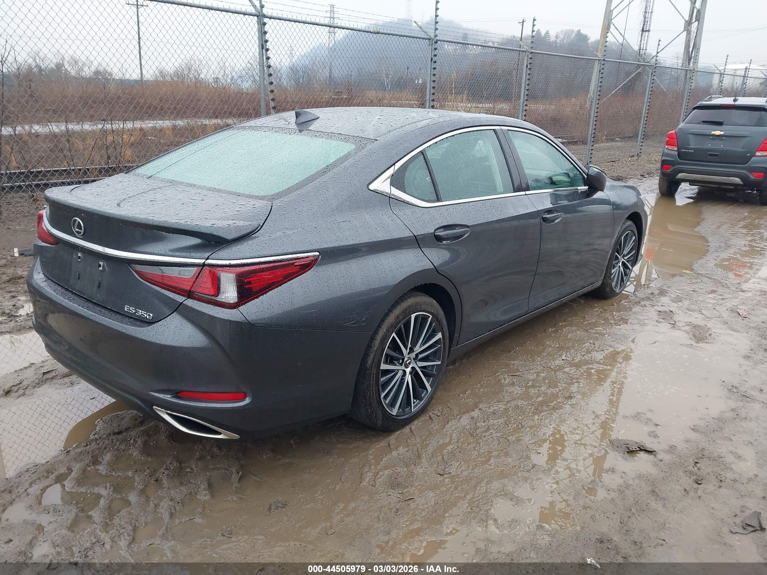 LEXUS ES image 4