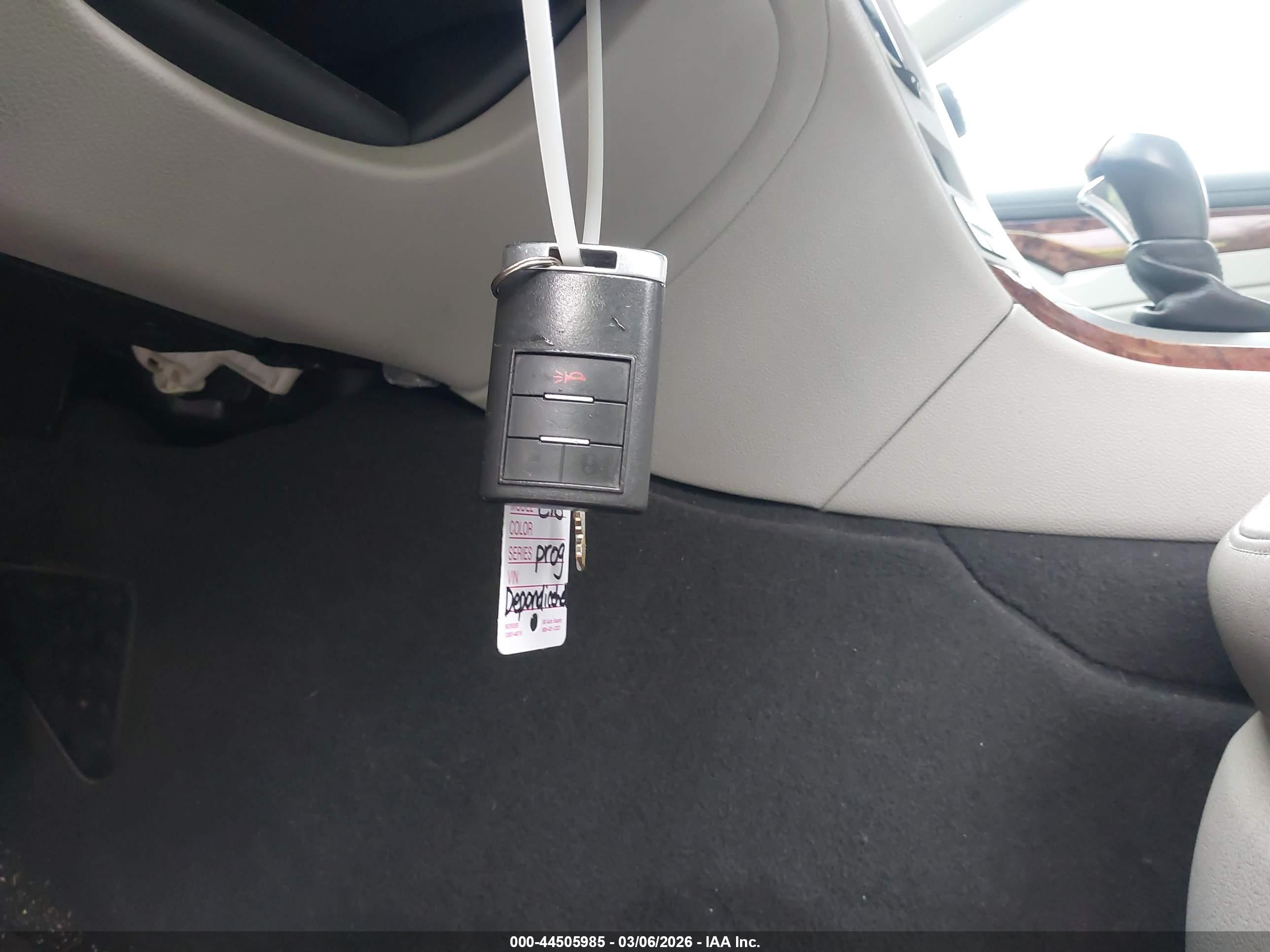 CADILLAC CTS image 11