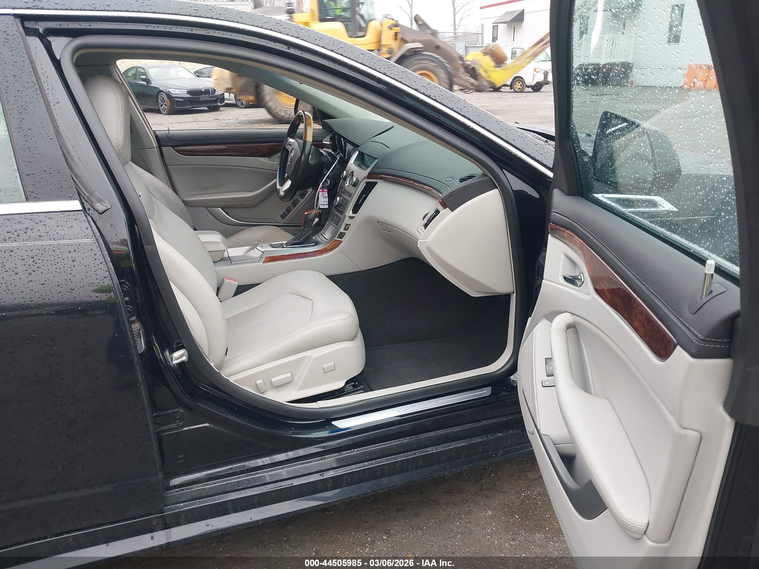 CADILLAC CTS image 5