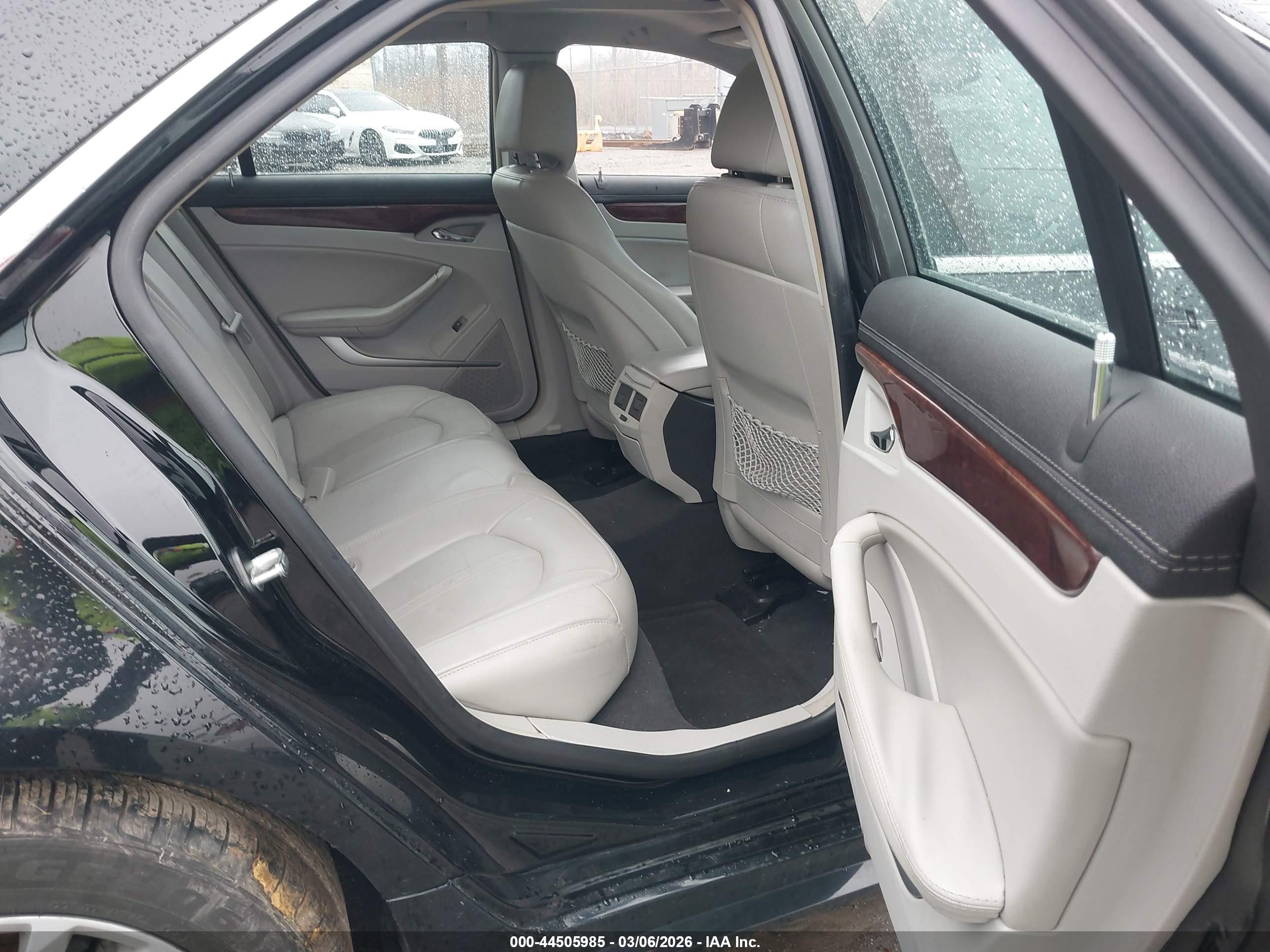 CADILLAC CTS image 8