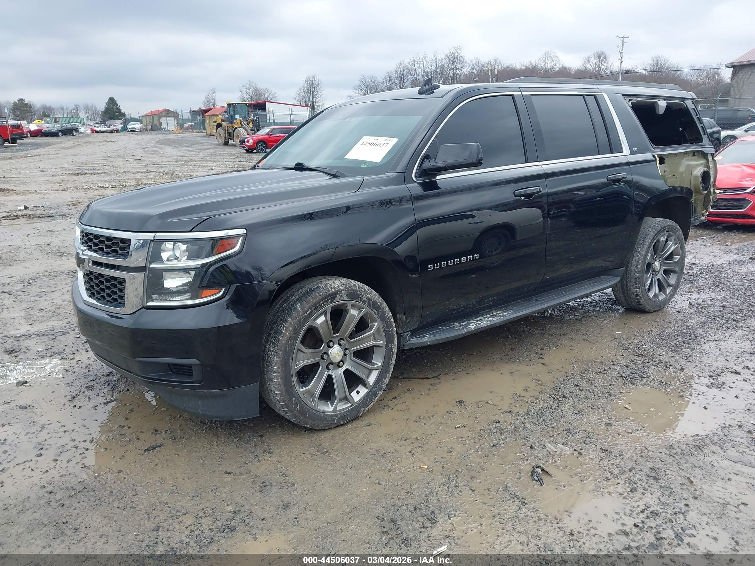CHEVROLET SUBURBAN image 2