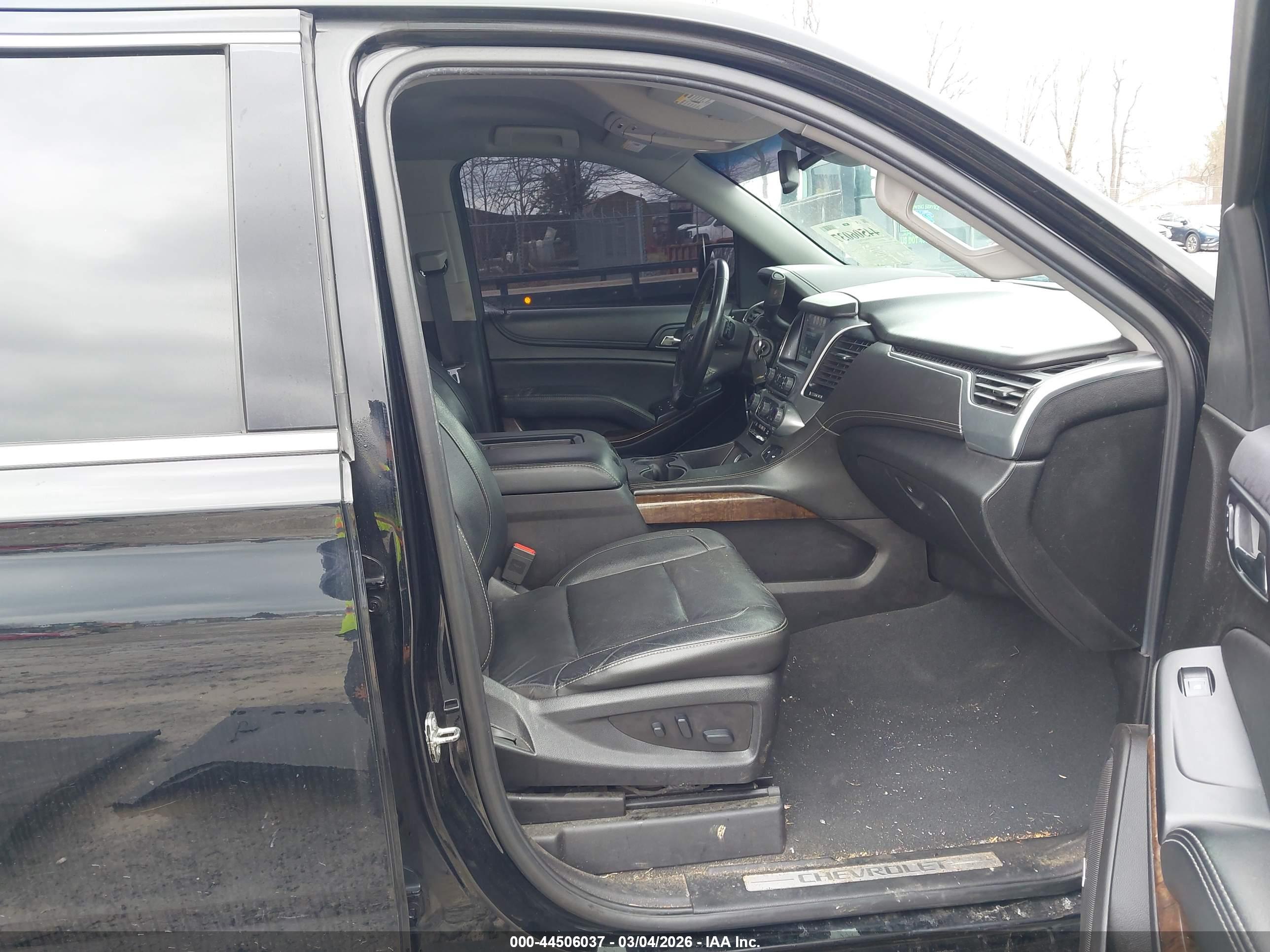CHEVROLET SUBURBAN image 5