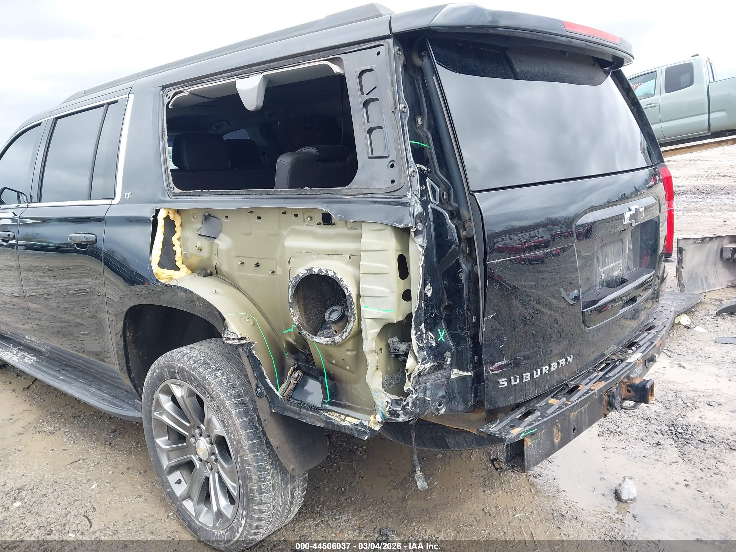 CHEVROLET SUBURBAN image 6