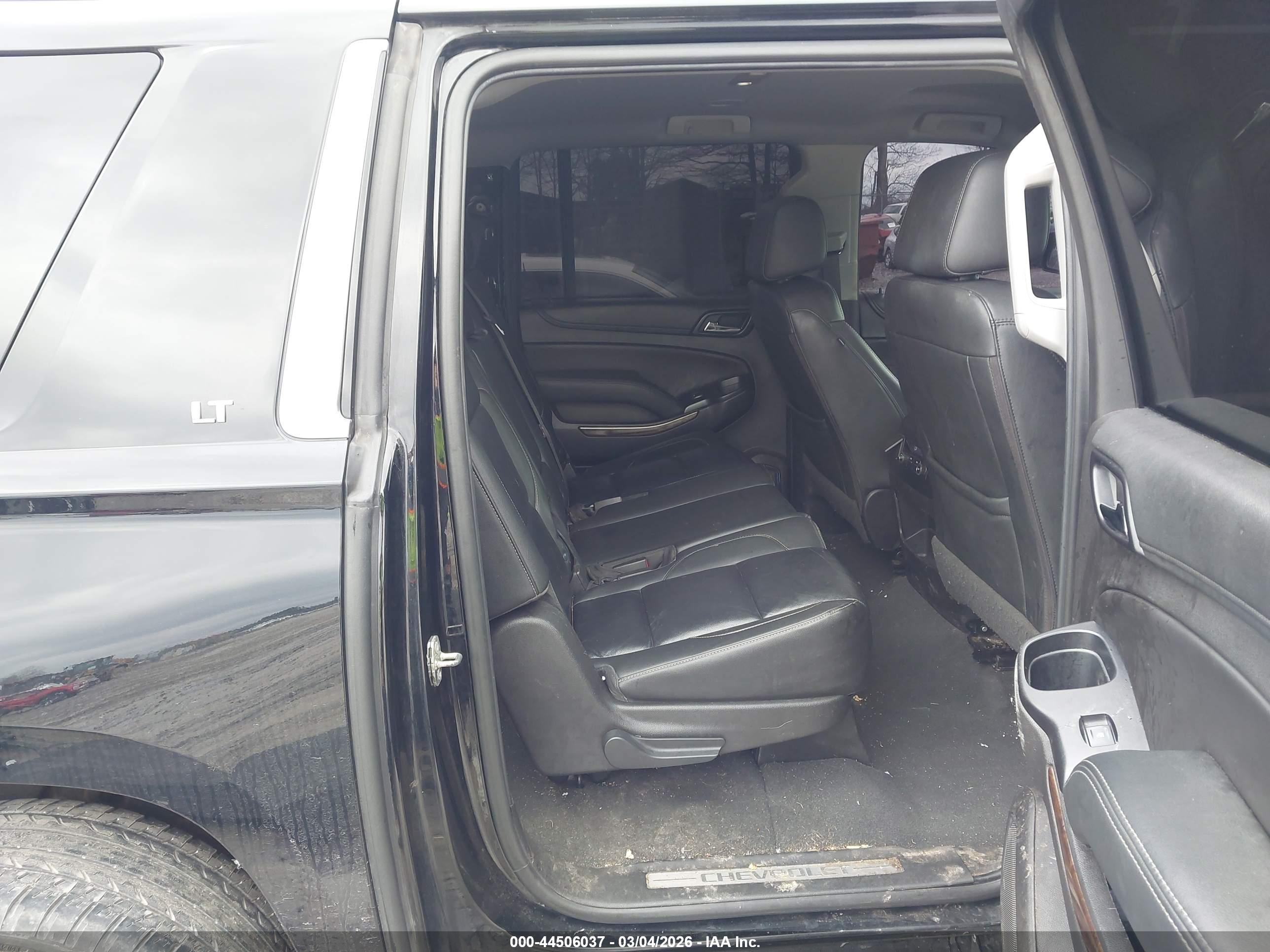 CHEVROLET SUBURBAN image 8