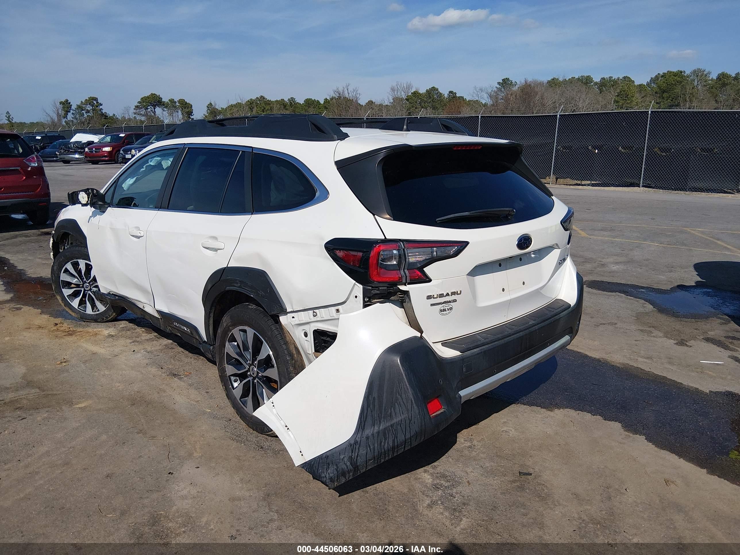 SUBARU OUTBACK image 3