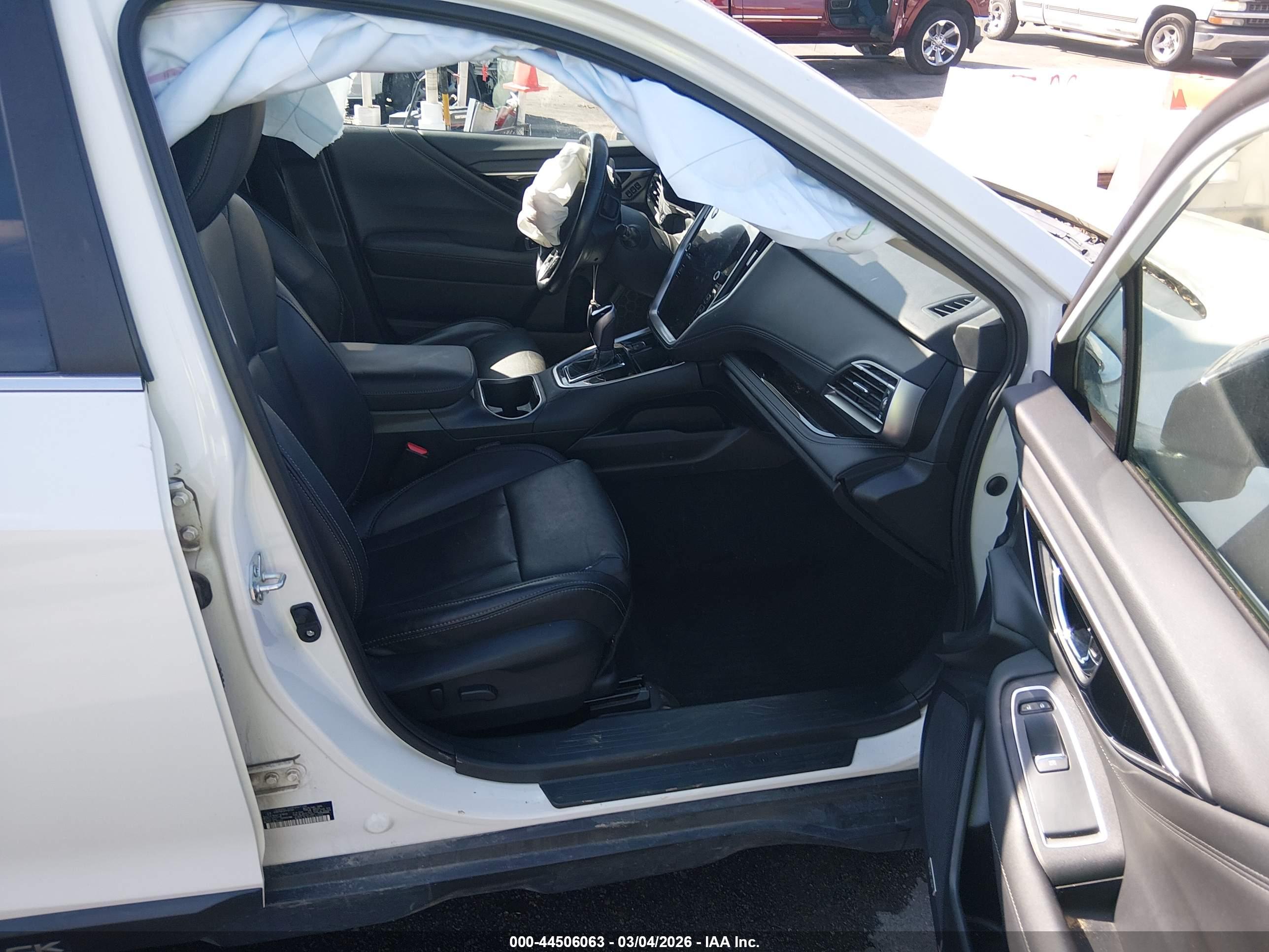 SUBARU OUTBACK image 5