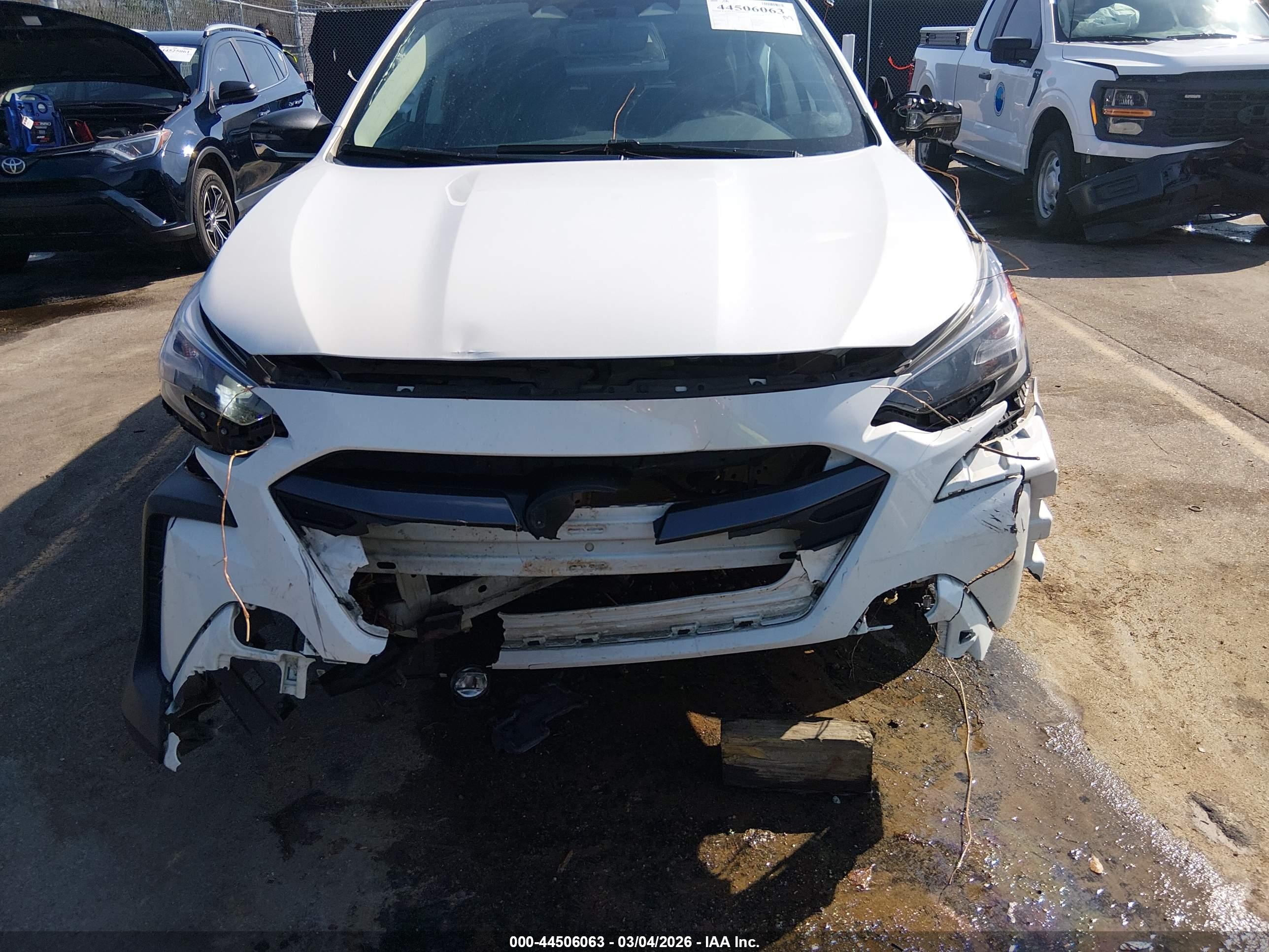 SUBARU OUTBACK image 6