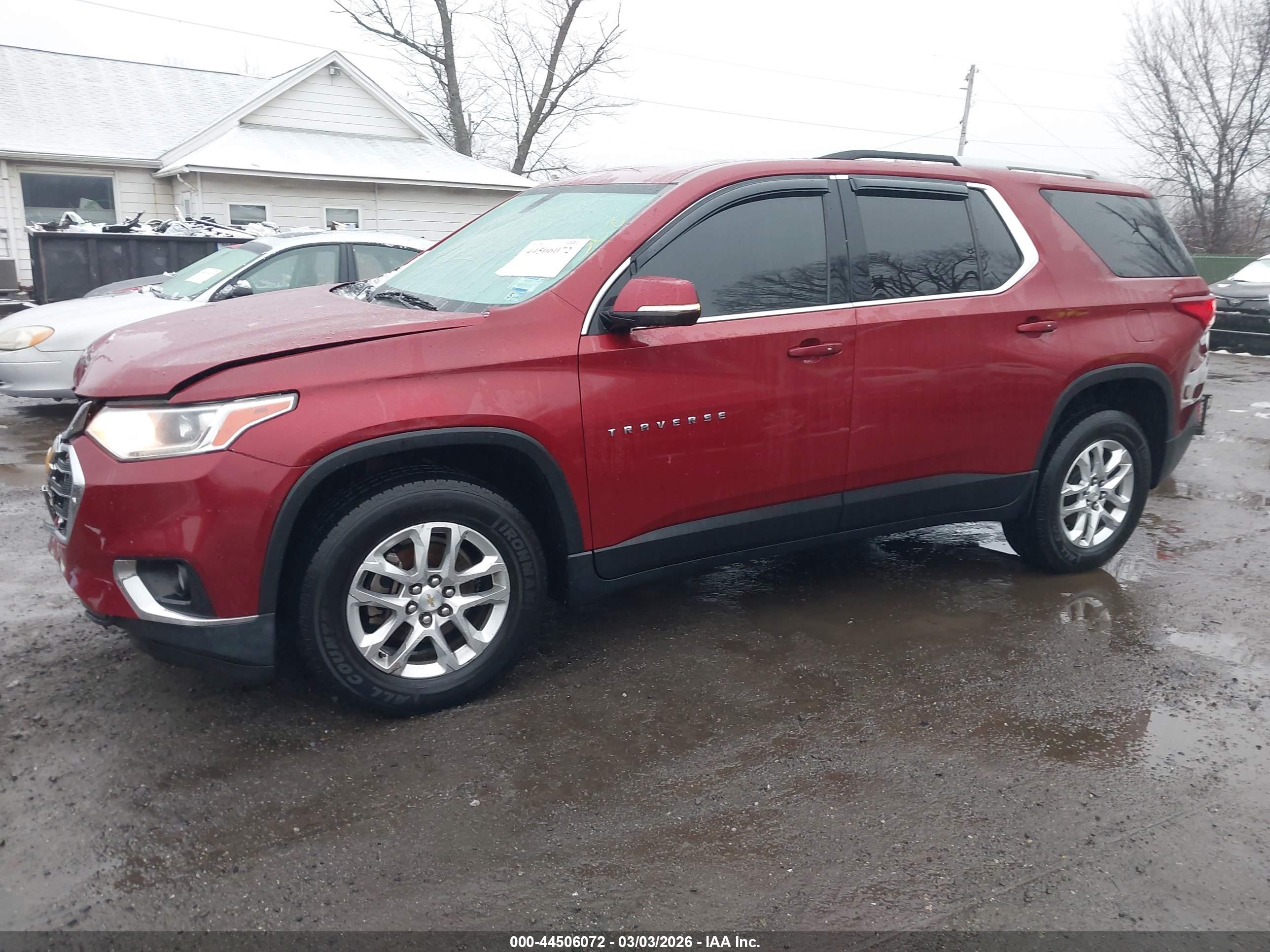 CHEVROLET TRAVERSE image 2