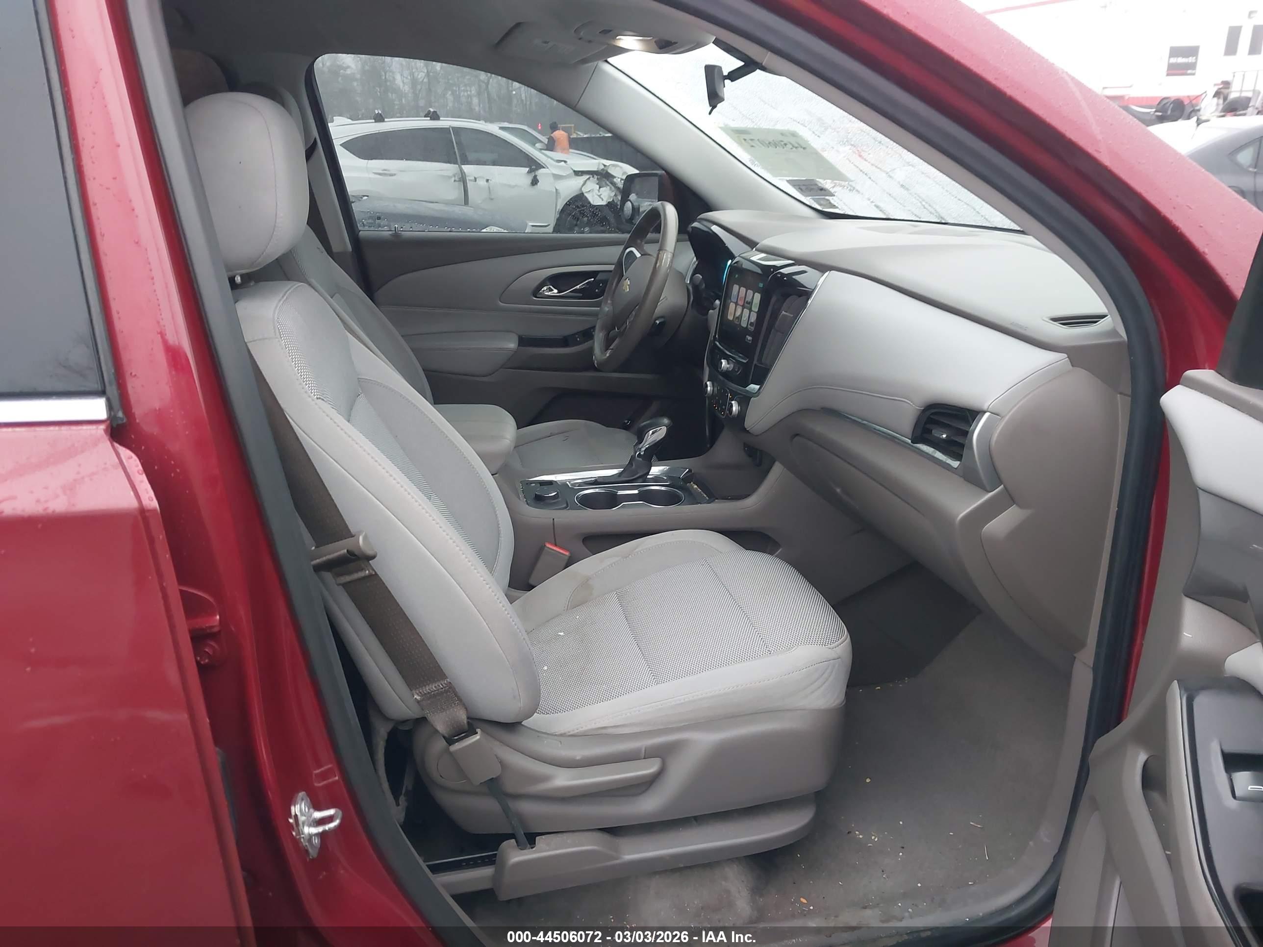 CHEVROLET TRAVERSE image 5