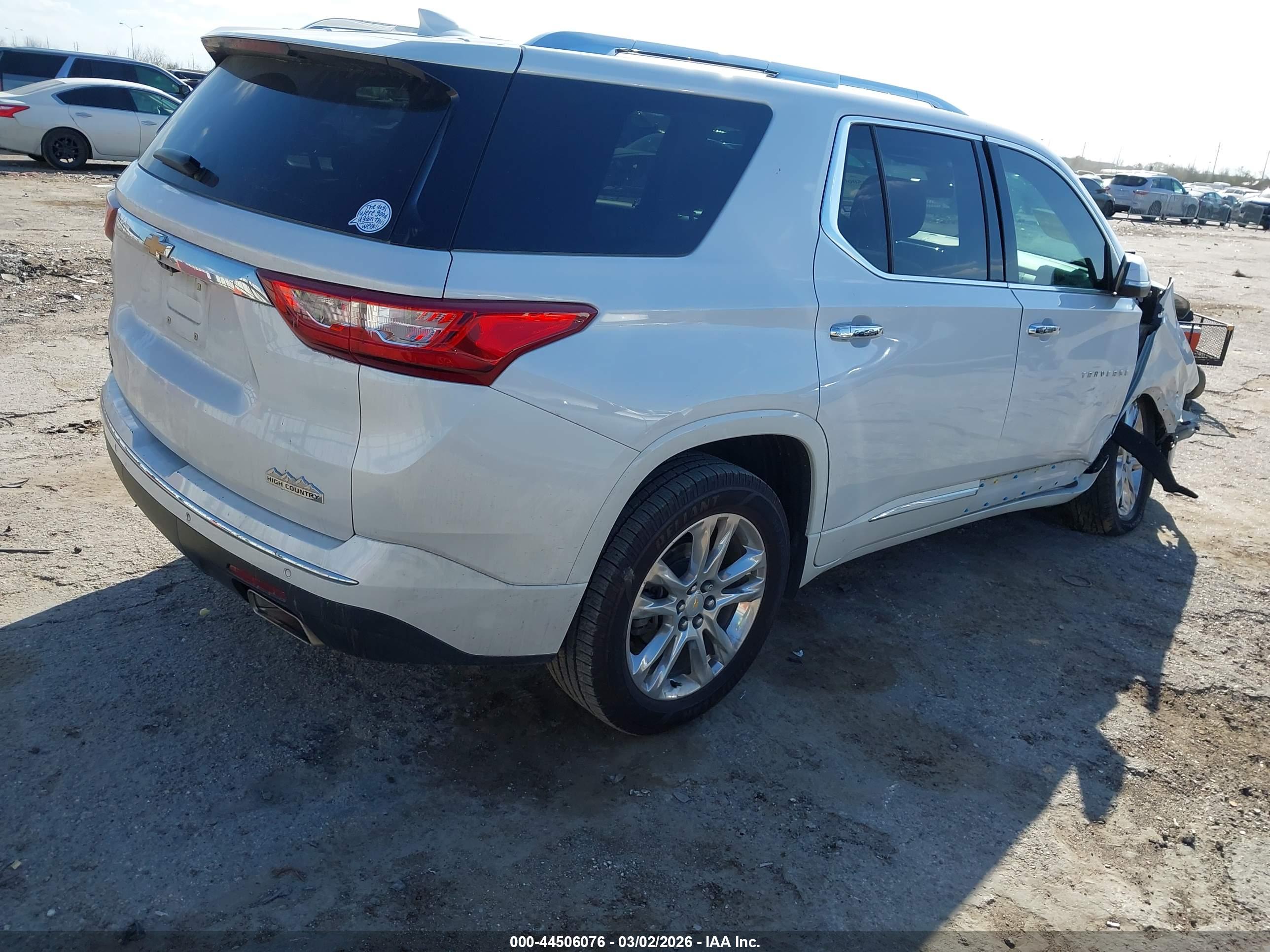 CHEVROLET TRAVERSE image 4