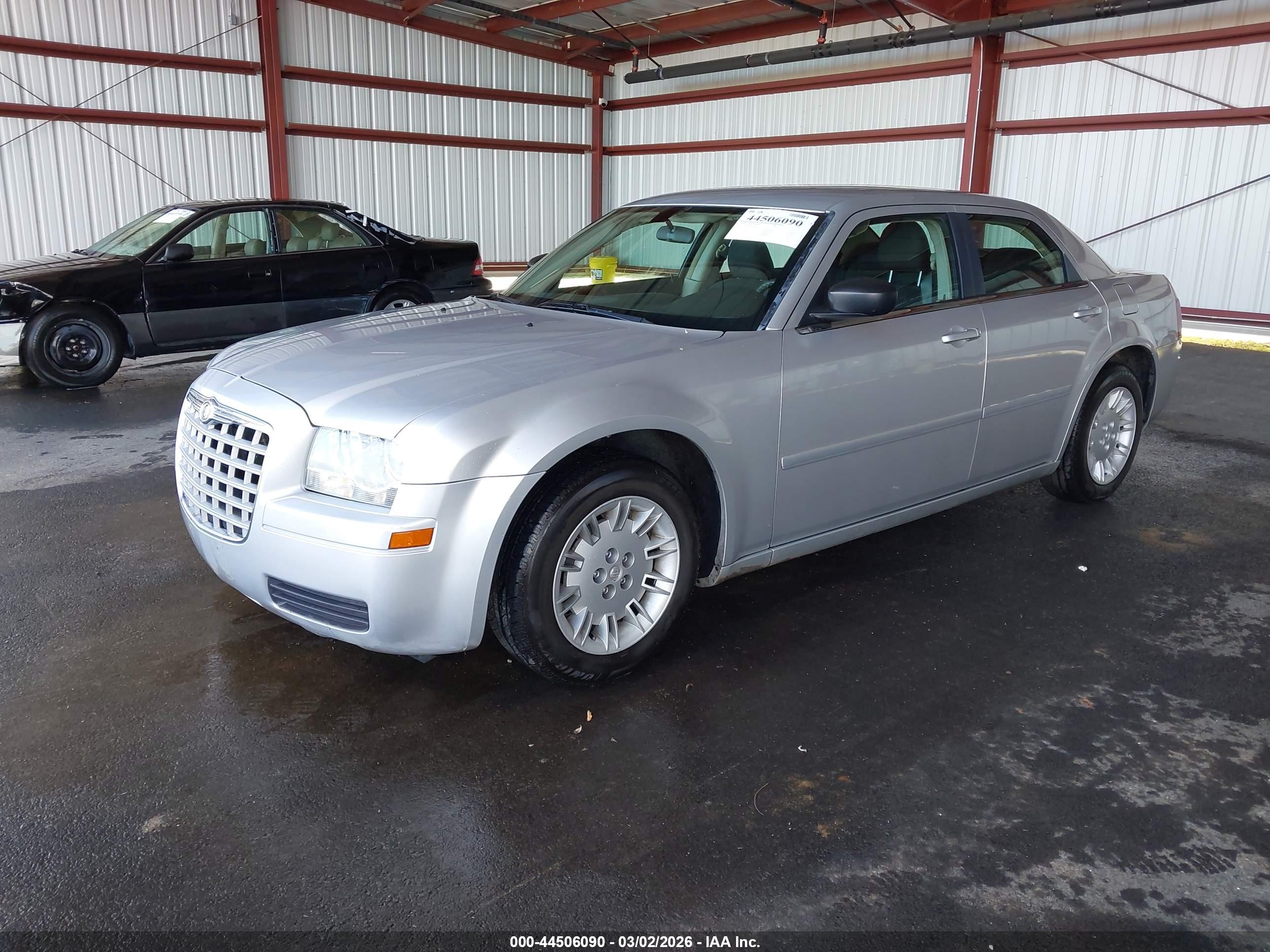 CHRYSLER 300 image 2