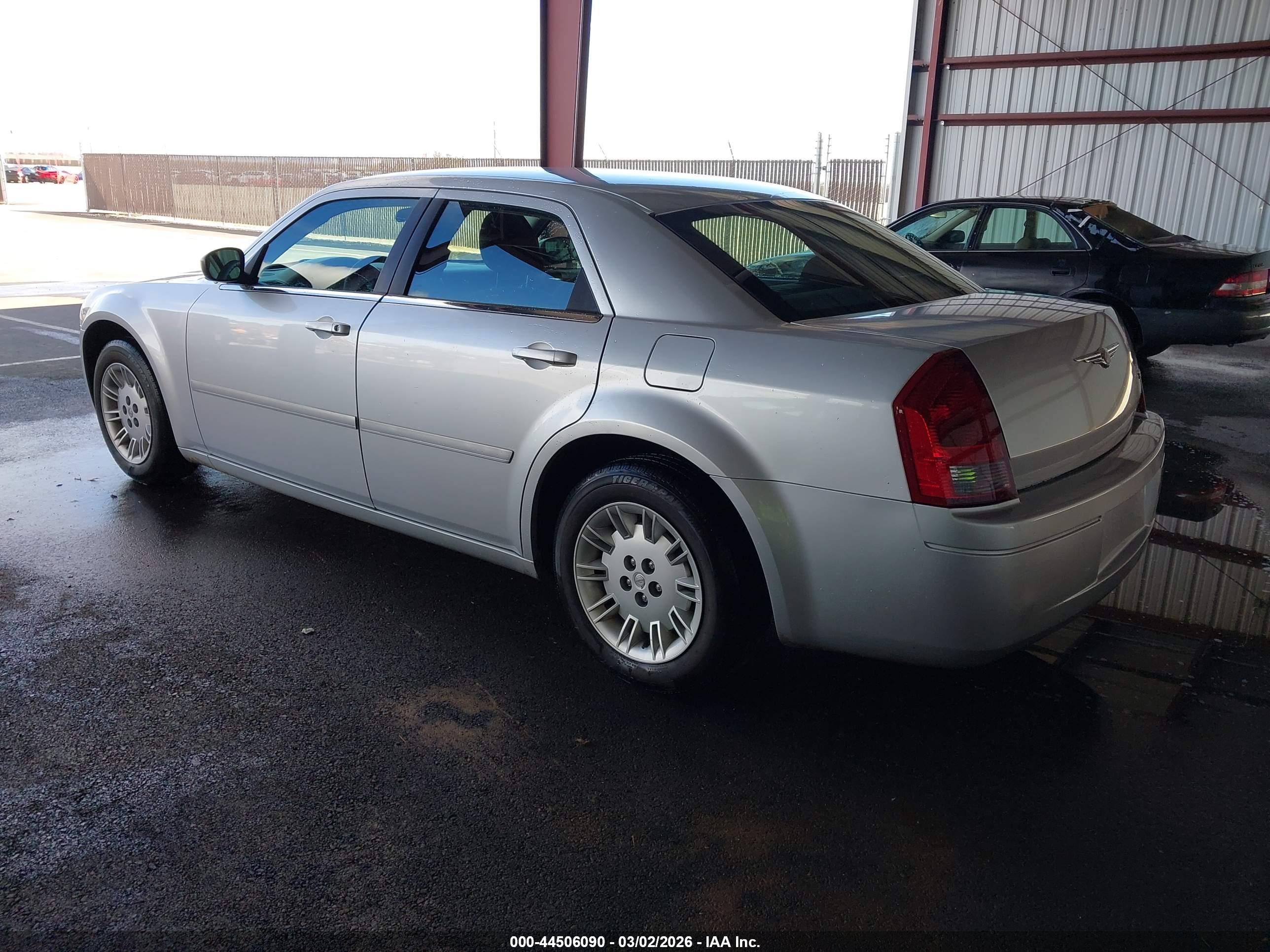 CHRYSLER 300 image 3